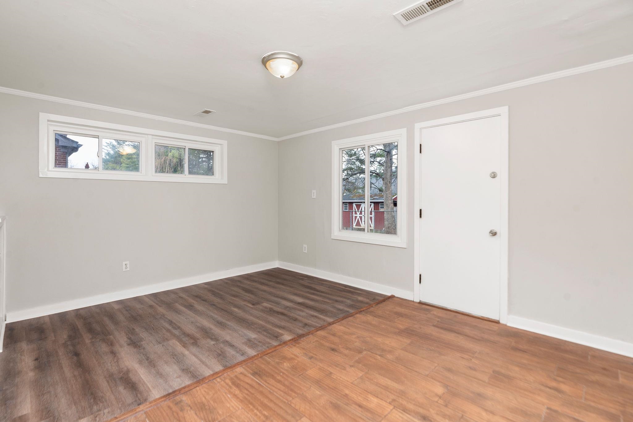 924 WASHINGTON AVE, WAYNESBORO, Virginia 22980, 5 Bedrooms Bedrooms, ,2 BathroomsBathrooms,Residential,924 WASHINGTON AVE,675415 MLS # 675415