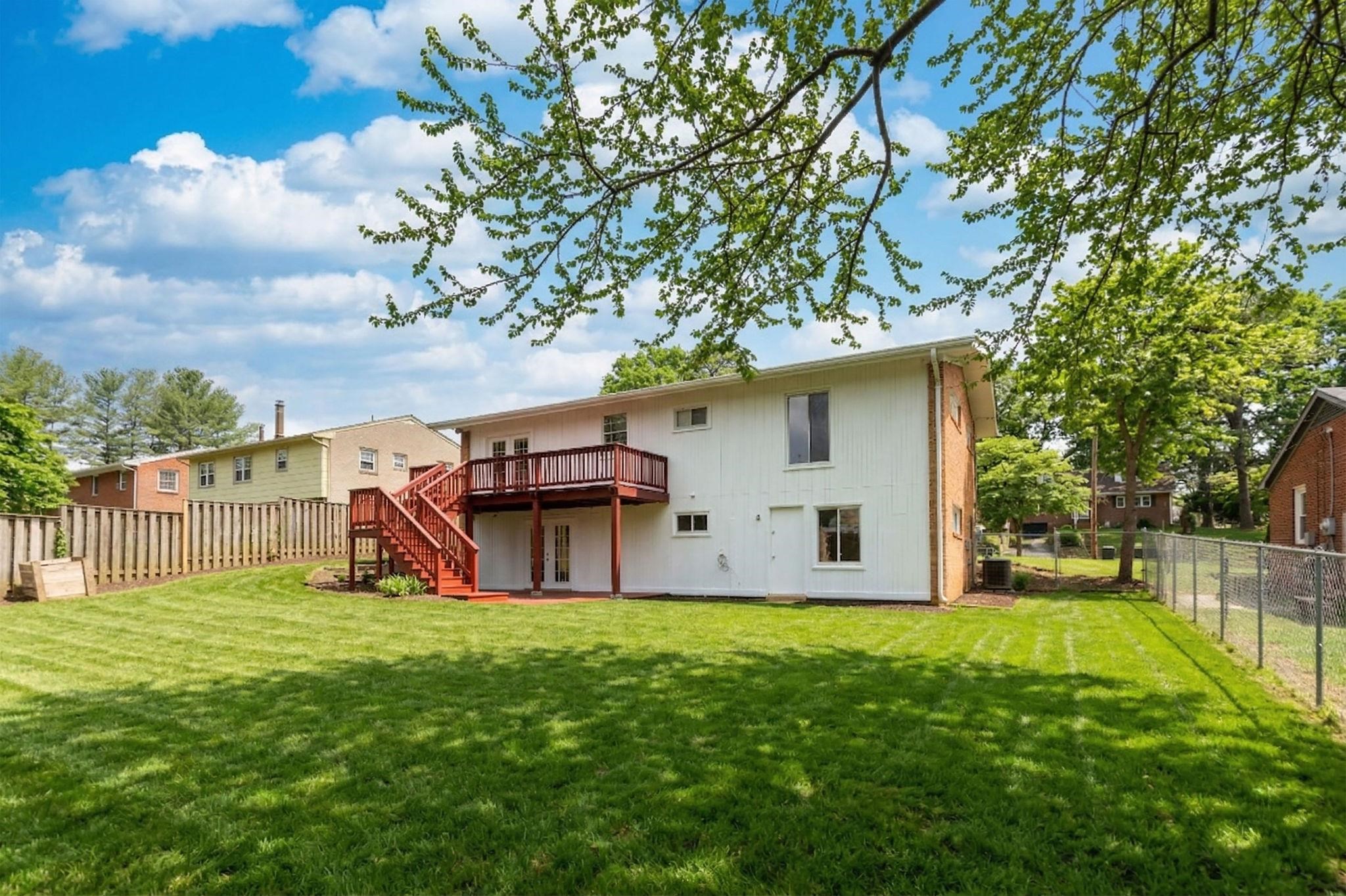 924 WASHINGTON AVE, WAYNESBORO, Virginia 22980, 5 Bedrooms Bedrooms, ,2 BathroomsBathrooms,Residential,924 WASHINGTON AVE,675415 MLS # 675415