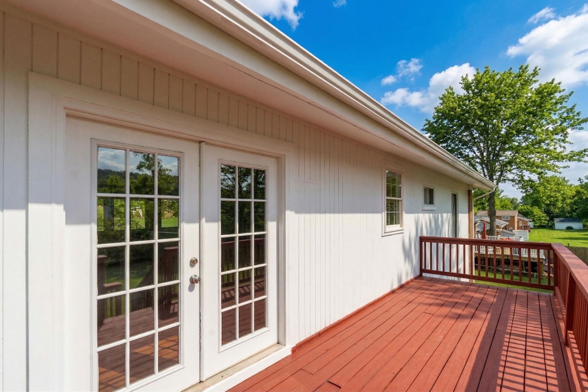 924 WASHINGTON AVE, WAYNESBORO, Virginia 22980, 5 Bedrooms Bedrooms, ,2 BathroomsBathrooms,Residential,924 WASHINGTON AVE,675415 MLS # 675415