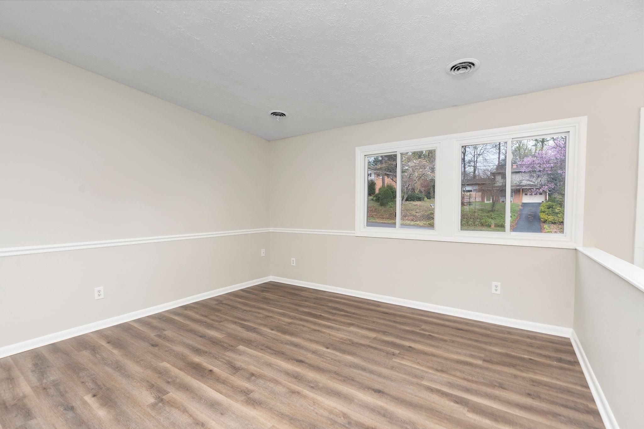 924 WASHINGTON AVE, WAYNESBORO, Virginia 22980, 5 Bedrooms Bedrooms, ,2 BathroomsBathrooms,Residential,924 WASHINGTON AVE,675415 MLS # 675415