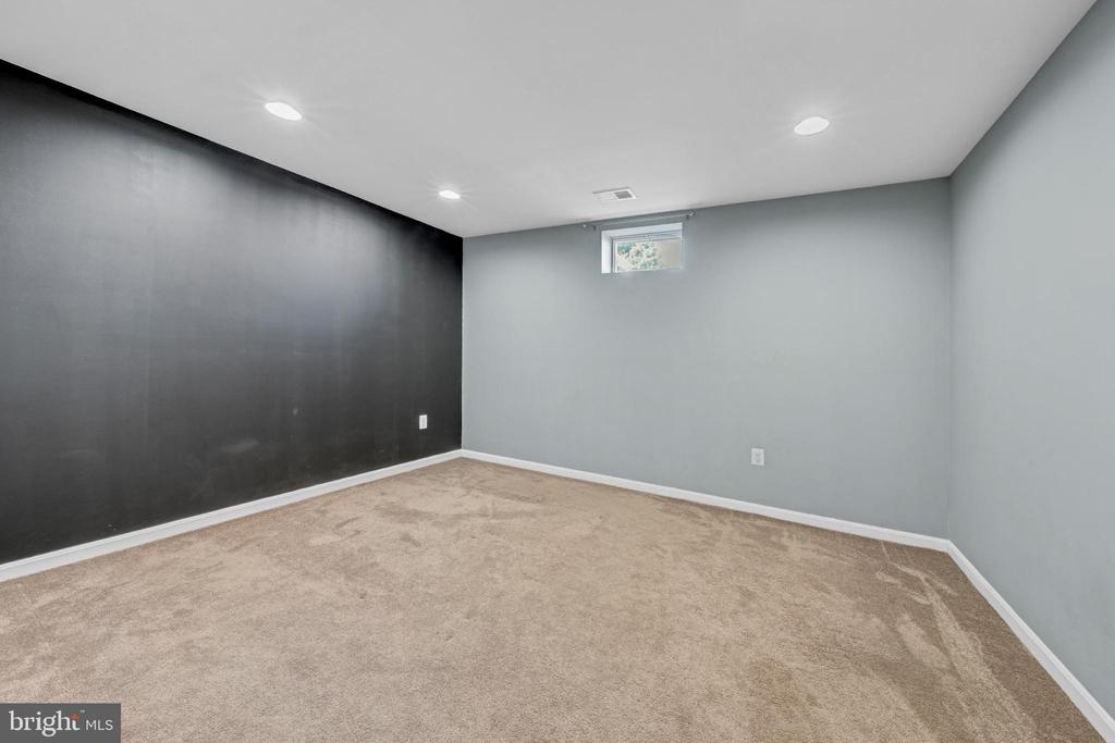 6101 BLACK OAK CT, FREDERICKSBURG, Virginia 22407, 5 Bedrooms Bedrooms, ,3 BathroomsBathrooms,Residential,6101 BLACK OAK CT,VASP2039430 MLS # VASP2039430