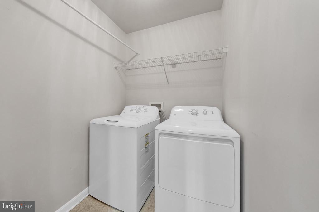 6101 BLACK OAK CT, FREDERICKSBURG, Virginia 22407, 5 Bedrooms Bedrooms, ,3 BathroomsBathrooms,Residential,6101 BLACK OAK CT,VASP2039430 MLS # VASP2039430