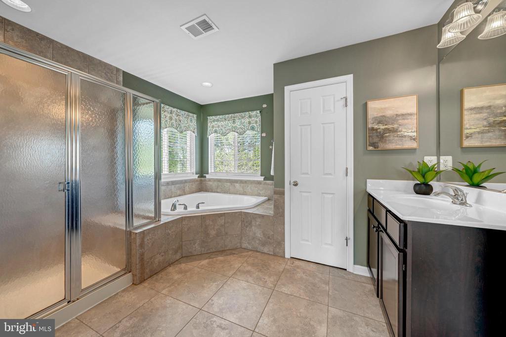 6101 BLACK OAK CT, FREDERICKSBURG, Virginia 22407, 5 Bedrooms Bedrooms, ,3 BathroomsBathrooms,Residential,6101 BLACK OAK CT,VASP2039430 MLS # VASP2039430