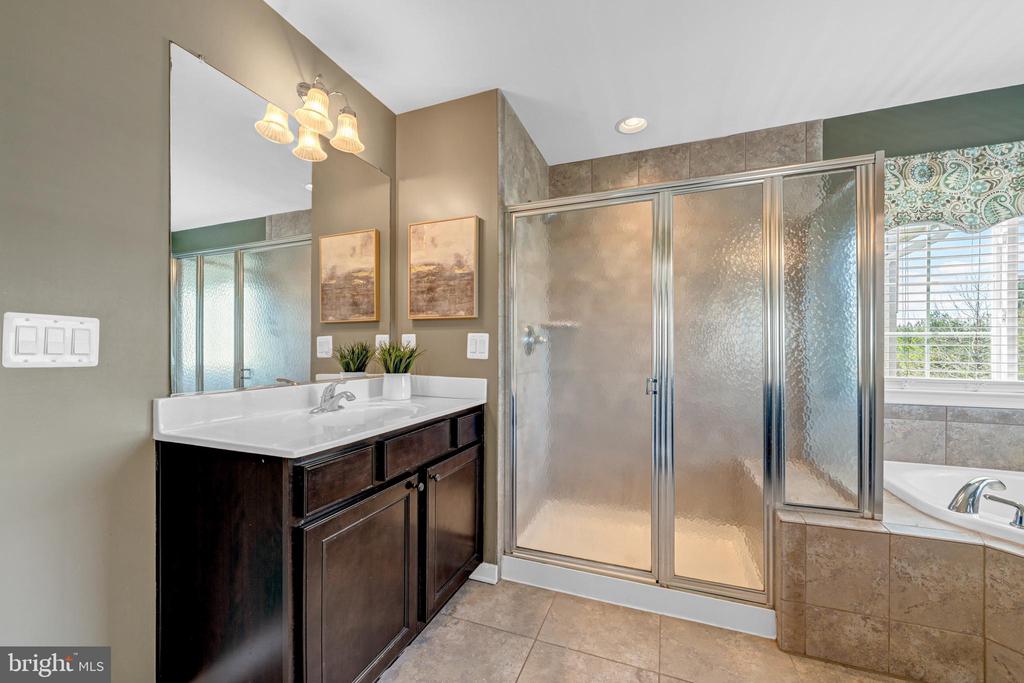 6101 BLACK OAK CT, FREDERICKSBURG, Virginia 22407, 5 Bedrooms Bedrooms, ,3 BathroomsBathrooms,Residential,6101 BLACK OAK CT,VASP2039430 MLS # VASP2039430