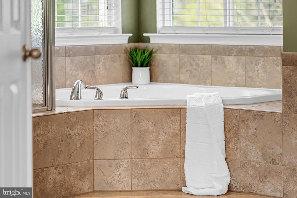 6101 BLACK OAK CT, FREDERICKSBURG, Virginia 22407, 5 Bedrooms Bedrooms, ,3 BathroomsBathrooms,Residential,6101 BLACK OAK CT,VASP2039430 MLS # VASP2039430