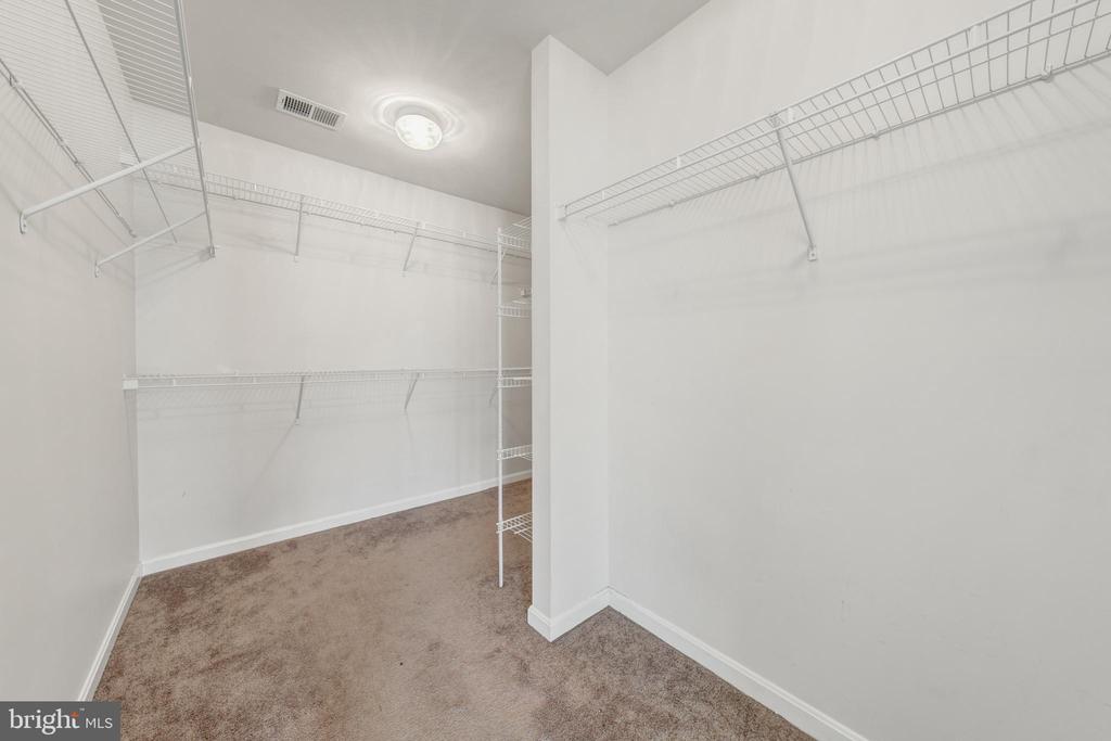 6101 BLACK OAK CT, FREDERICKSBURG, Virginia 22407, 5 Bedrooms Bedrooms, ,3 BathroomsBathrooms,Residential,6101 BLACK OAK CT,VASP2039430 MLS # VASP2039430