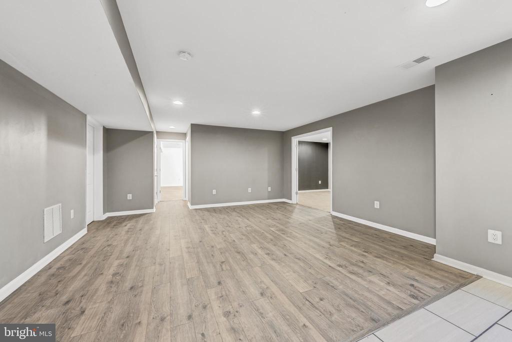 6101 BLACK OAK CT, FREDERICKSBURG, Virginia 22407, 5 Bedrooms Bedrooms, ,3 BathroomsBathrooms,Residential,6101 BLACK OAK CT,VASP2039430 MLS # VASP2039430