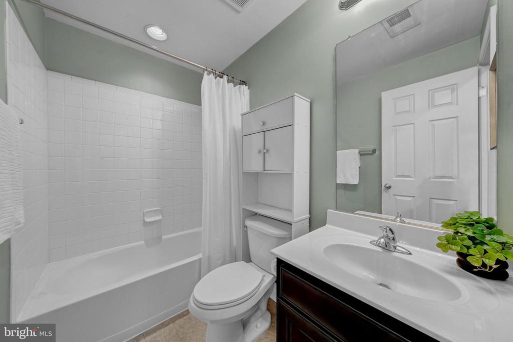 6101 BLACK OAK CT, FREDERICKSBURG, Virginia 22407, 5 Bedrooms Bedrooms, ,3 BathroomsBathrooms,Residential,6101 BLACK OAK CT,VASP2039430 MLS # VASP2039430