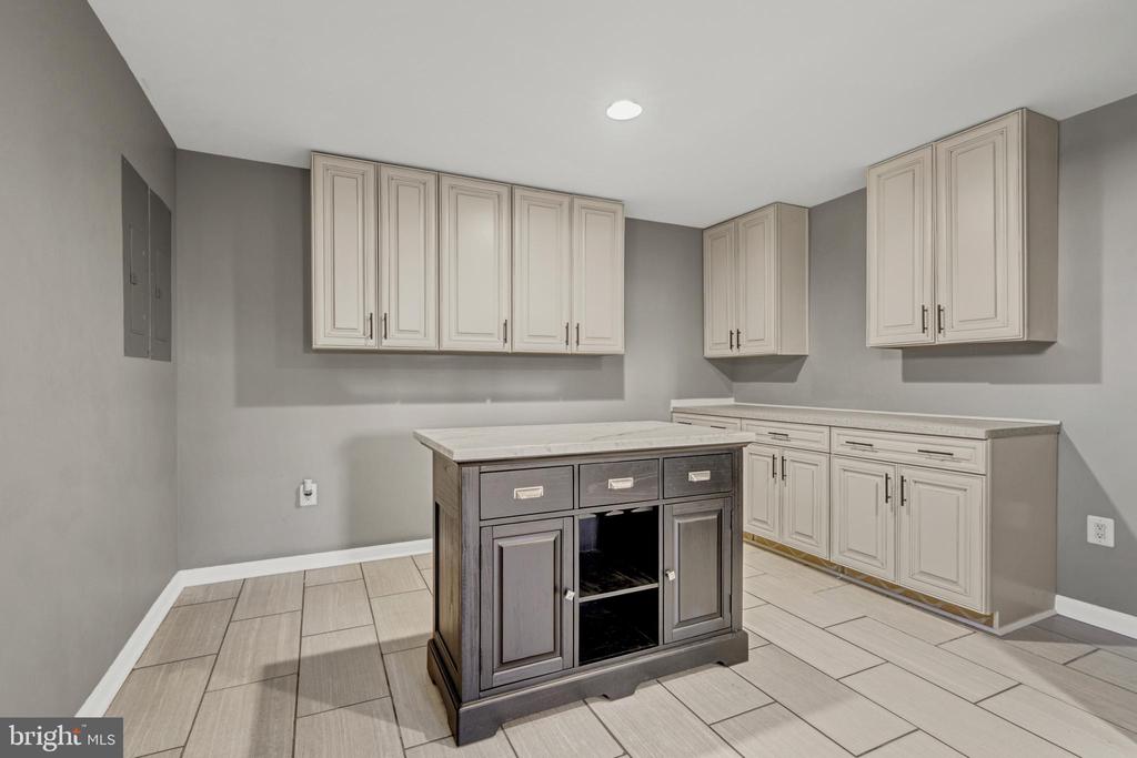 6101 BLACK OAK CT, FREDERICKSBURG, Virginia 22407, 5 Bedrooms Bedrooms, ,3 BathroomsBathrooms,Residential,6101 BLACK OAK CT,VASP2039430 MLS # VASP2039430