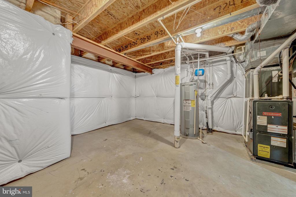 6101 BLACK OAK CT, FREDERICKSBURG, Virginia 22407, 5 Bedrooms Bedrooms, ,3 BathroomsBathrooms,Residential,6101 BLACK OAK CT,VASP2039430 MLS # VASP2039430