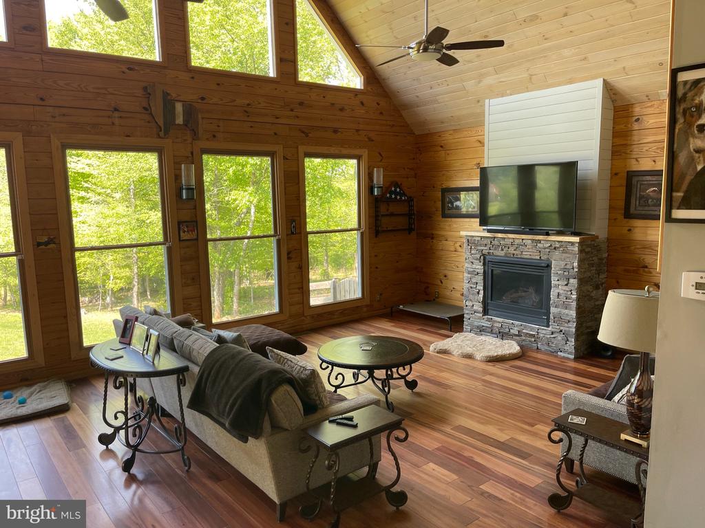 7747 RIVERSIDE FARM RD, MARSHALL, Virginia, 4 Bedrooms Bedrooms, ,3 BathroomsBathrooms,Residential,7747 RIVERSIDE FARM RD,VAFQ2021308 MLS # VAFQ2021308