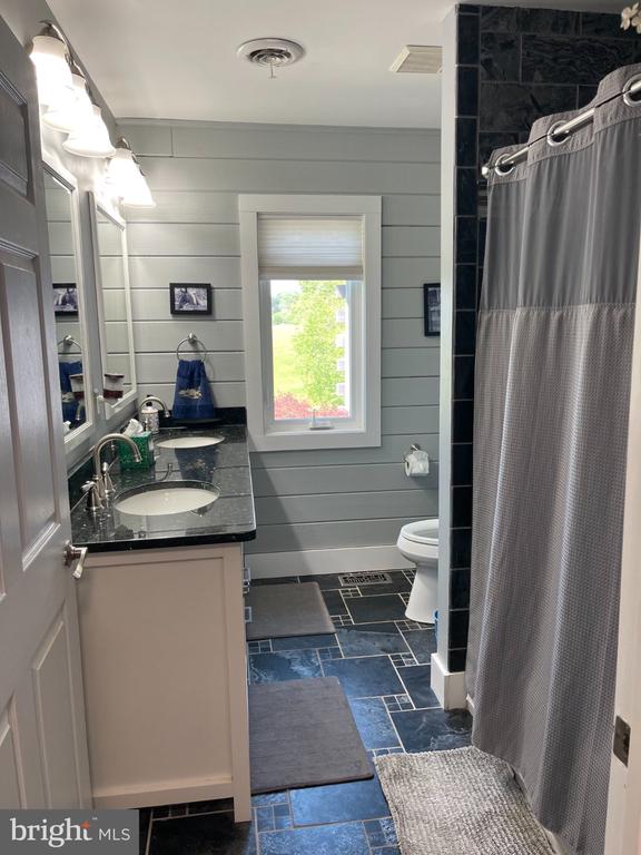 7747 RIVERSIDE FARM RD, MARSHALL, Virginia, 4 Bedrooms Bedrooms, ,3 BathroomsBathrooms,Residential,7747 RIVERSIDE FARM RD,VAFQ2021308 MLS # VAFQ2021308