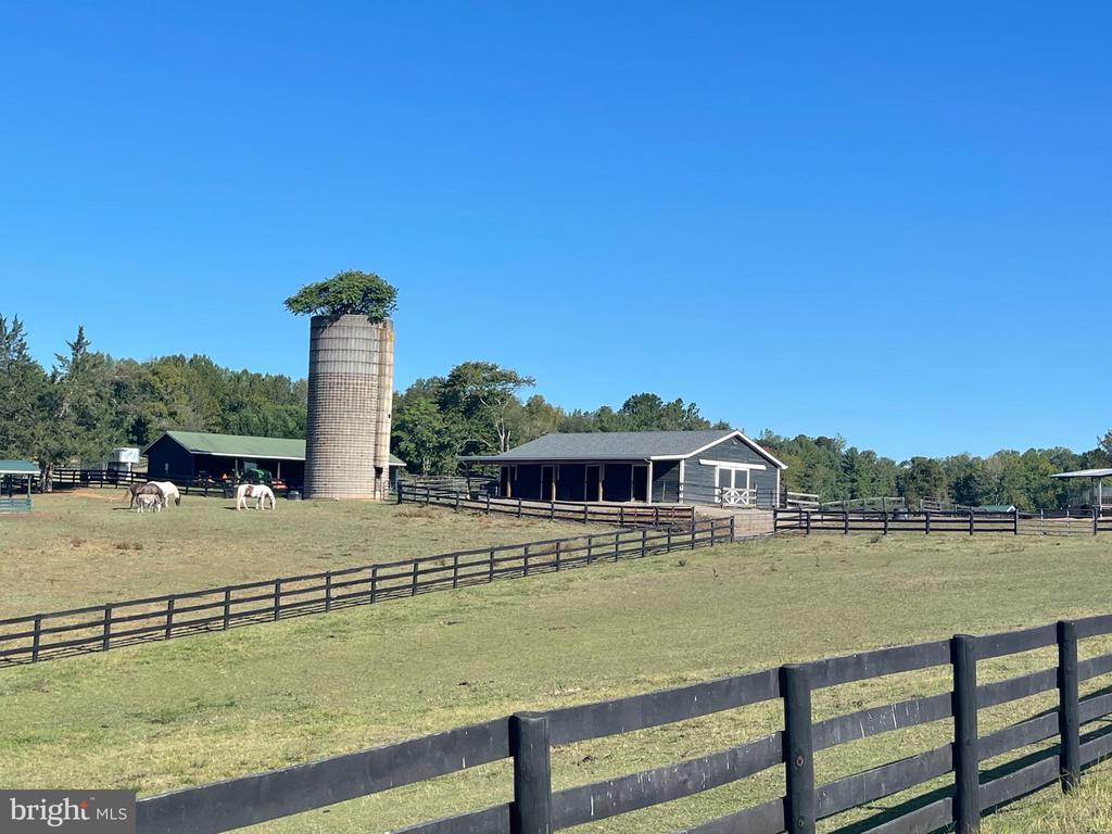 7747 RIVERSIDE FARM RD, MARSHALL, Virginia, 4 Bedrooms Bedrooms, ,3 BathroomsBathrooms,Residential,7747 RIVERSIDE FARM RD,VAFQ2021308 MLS # VAFQ2021308