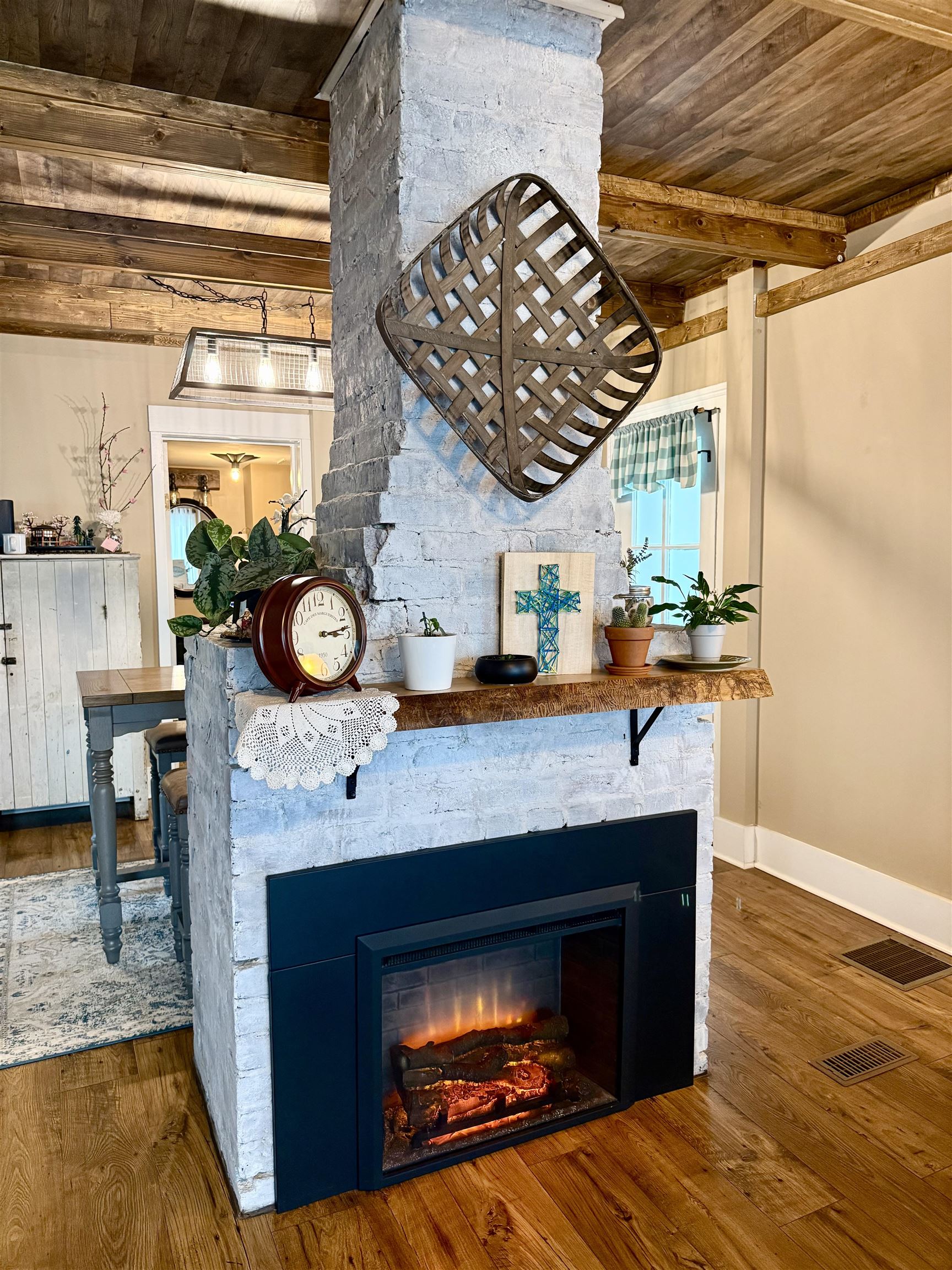 15385 EVERGREEN VALLEY RD, TIMBERVILLE, Virginia 22853, 5 Bedrooms Bedrooms, ,2 BathroomsBathrooms,Residential,15385 EVERGREEN VALLEY RD,675423 MLS # 675423