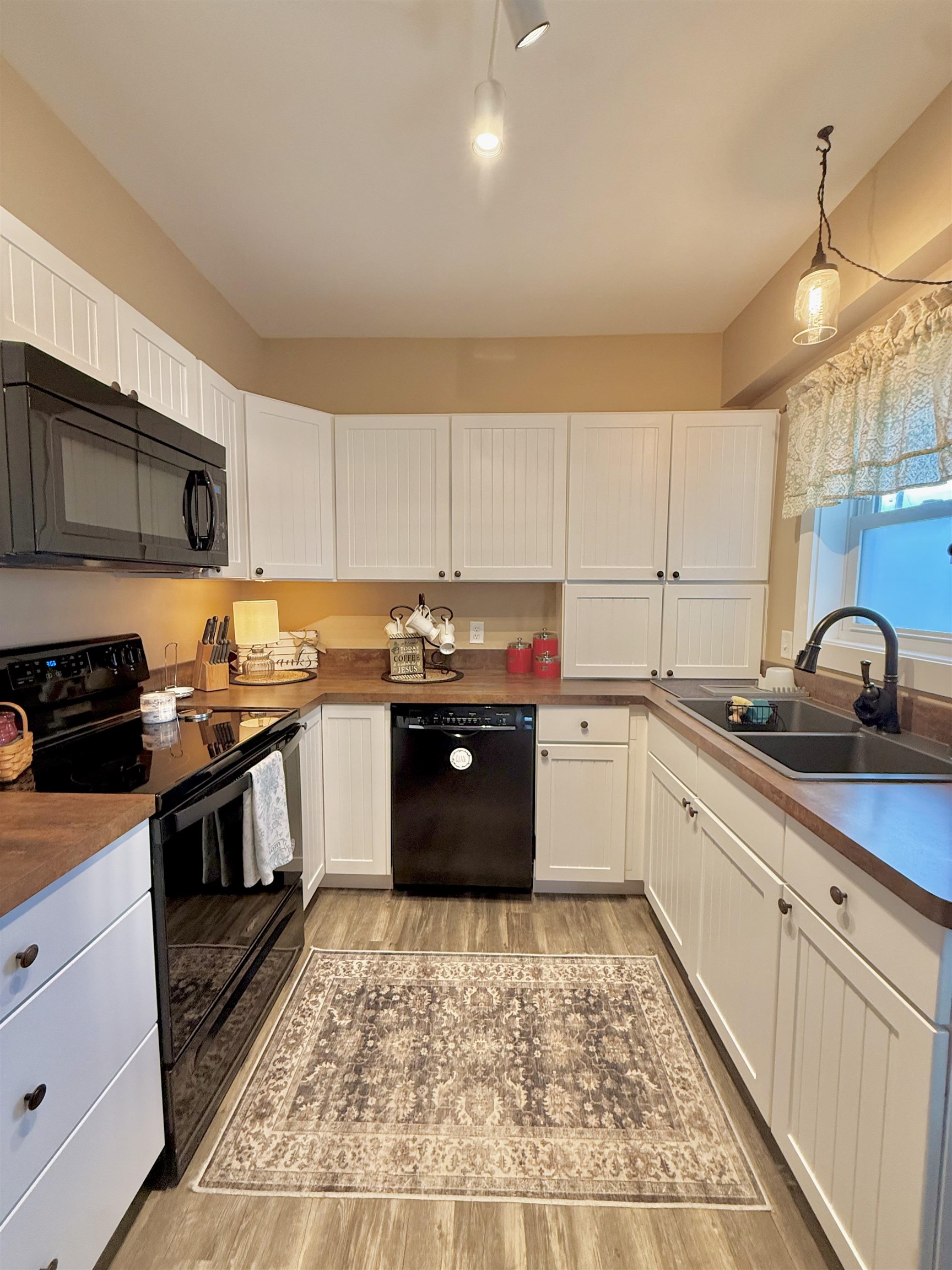 15385 EVERGREEN VALLEY RD, TIMBERVILLE, Virginia 22853, 5 Bedrooms Bedrooms, ,2 BathroomsBathrooms,Residential,15385 EVERGREEN VALLEY RD,675423 MLS # 675423