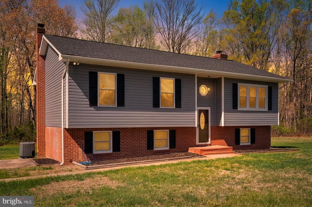 13452 POST OAK RD, SPOTSYLVANIA, Virginia 22551, 4 Bedrooms Bedrooms, ,2 BathroomsBathrooms,Residential,13452 POST OAK RD,VASP2040622 MLS # VASP2040622