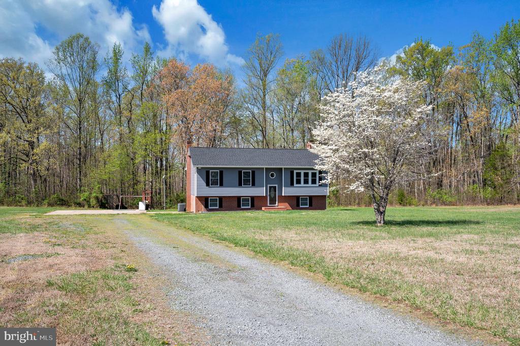 13452 POST OAK RD, SPOTSYLVANIA, Virginia 22551, 4 Bedrooms Bedrooms, ,2 BathroomsBathrooms,Residential,13452 POST OAK RD,VASP2040622 MLS # VASP2040622