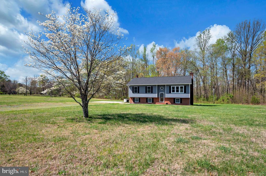 13452 POST OAK RD, SPOTSYLVANIA, Virginia 22551, 4 Bedrooms Bedrooms, ,2 BathroomsBathrooms,Residential,13452 POST OAK RD,VASP2040622 MLS # VASP2040622