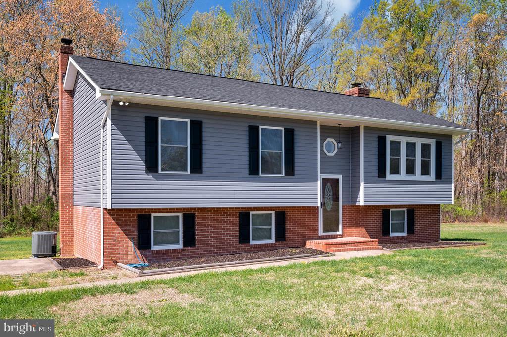 13452 POST OAK RD, SPOTSYLVANIA, Virginia 22551, 4 Bedrooms Bedrooms, ,2 BathroomsBathrooms,Residential,13452 POST OAK RD,VASP2040622 MLS # VASP2040622