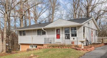 909 CRESTWOOD DR, STAUNTON, Virginia 24401, 3 Bedrooms Bedrooms, ,2 BathroomsBathrooms,Residential,909 CRESTWOOD DR,671636 MLS # 671636