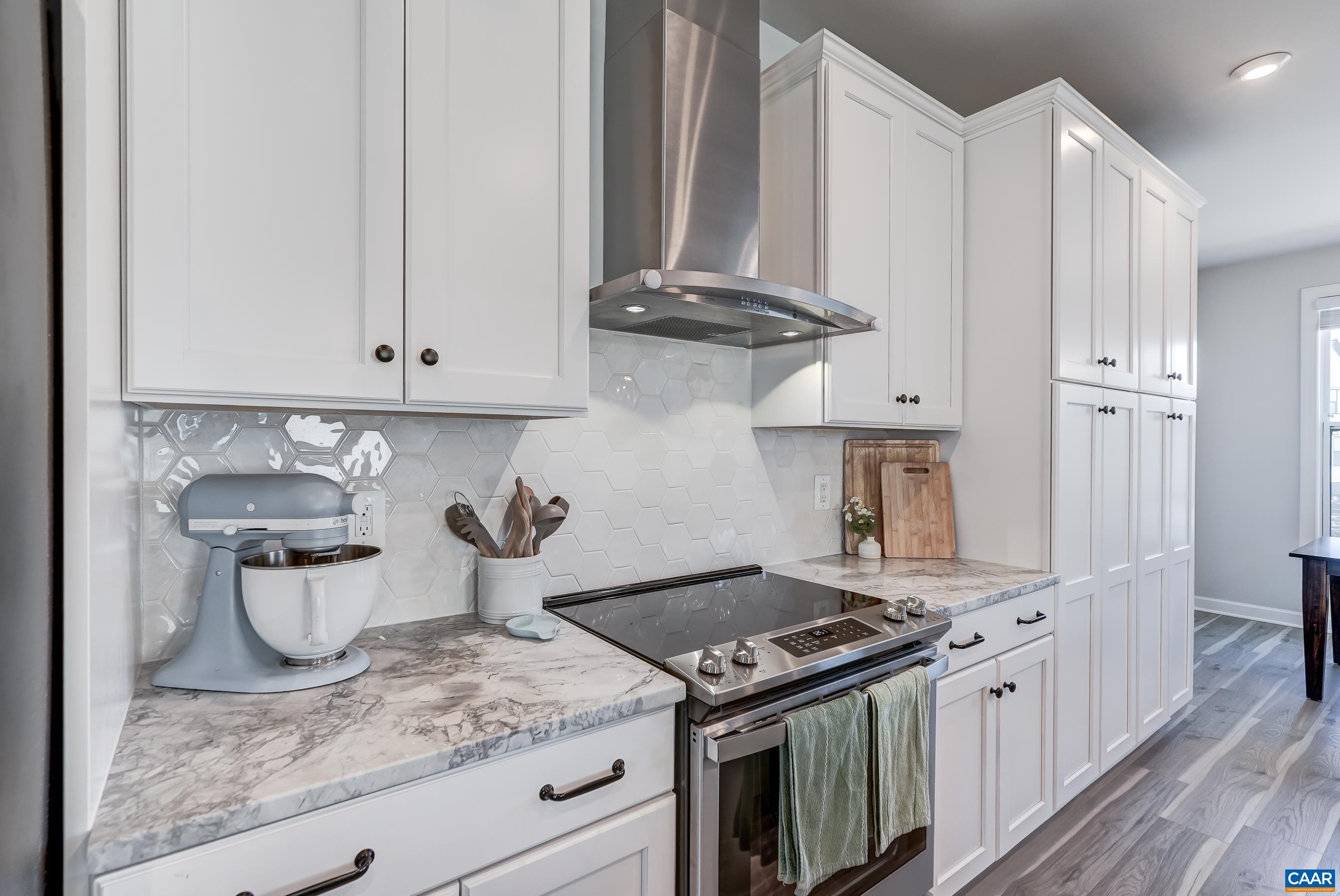 Tile backsplash and so much cabinet space!