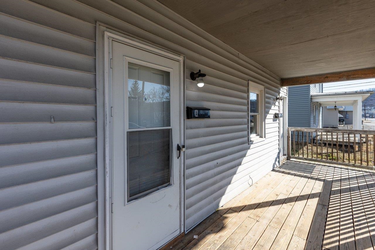 317 W 12TH ST, WAYNESBORO, Virginia 22980, 3 Bedrooms Bedrooms, ,2 BathroomsBathrooms,Residential,317 W 12TH ST,675469 MLS # 675469