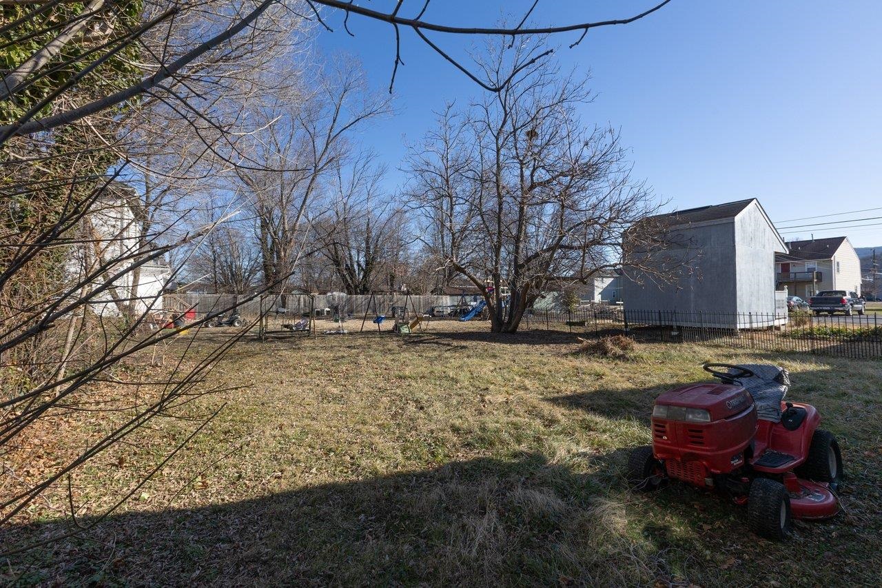 317 W 12TH ST, WAYNESBORO, Virginia 22980, 3 Bedrooms Bedrooms, ,2 BathroomsBathrooms,Residential,317 W 12TH ST,675469 MLS # 675469