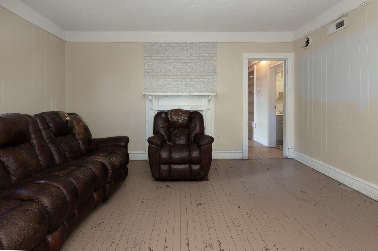 317 W 12TH ST, WAYNESBORO, Virginia 22980, 3 Bedrooms Bedrooms, ,2 BathroomsBathrooms,Residential,317 W 12TH ST,675469 MLS # 675469