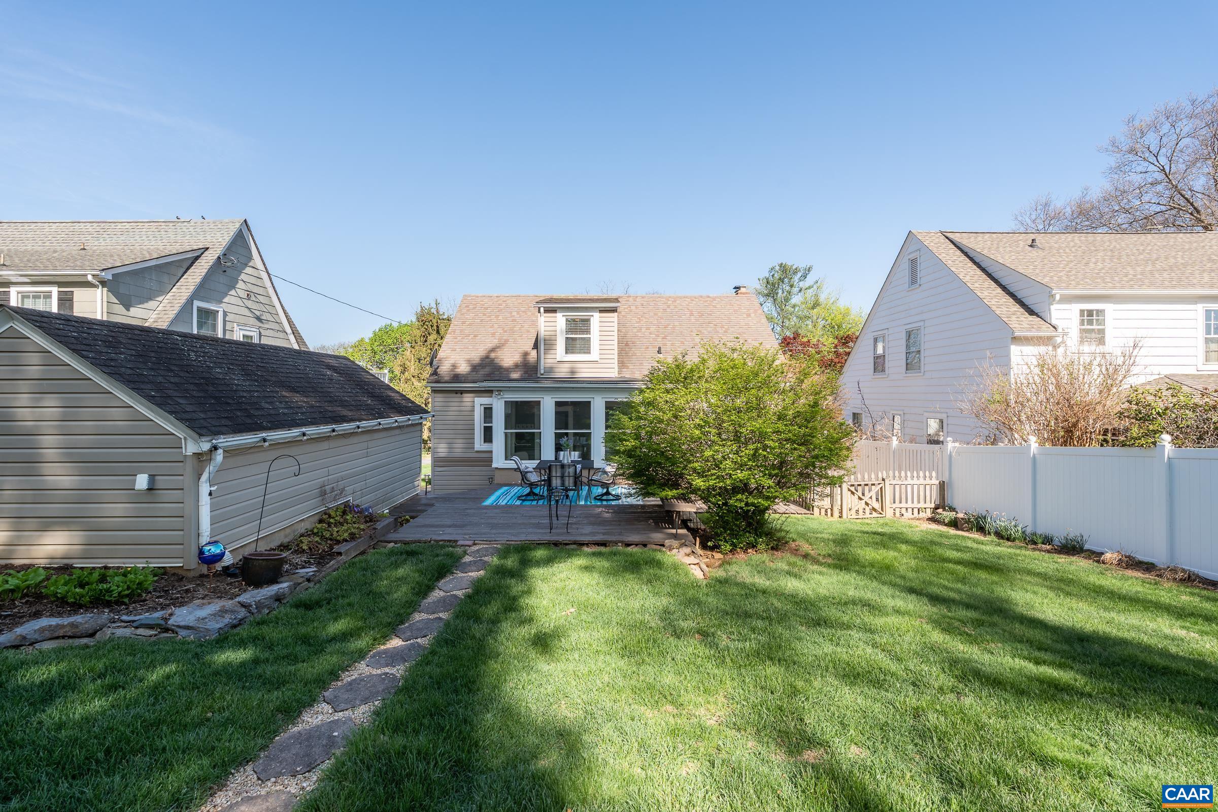 317 YORK AVE, STAUNTON, Virginia 24401, 3 Bedrooms Bedrooms, ,1 BathroomBathrooms,Residential,317 YORK AVE,675476 MLS # 675476 317 YORK AVE, STAUNTON, Virginia 24401, 3 Bedrooms Bedrooms, ,1 BathroomBathrooms,Residential,317 YORK AVE,675476 MLS # 675476