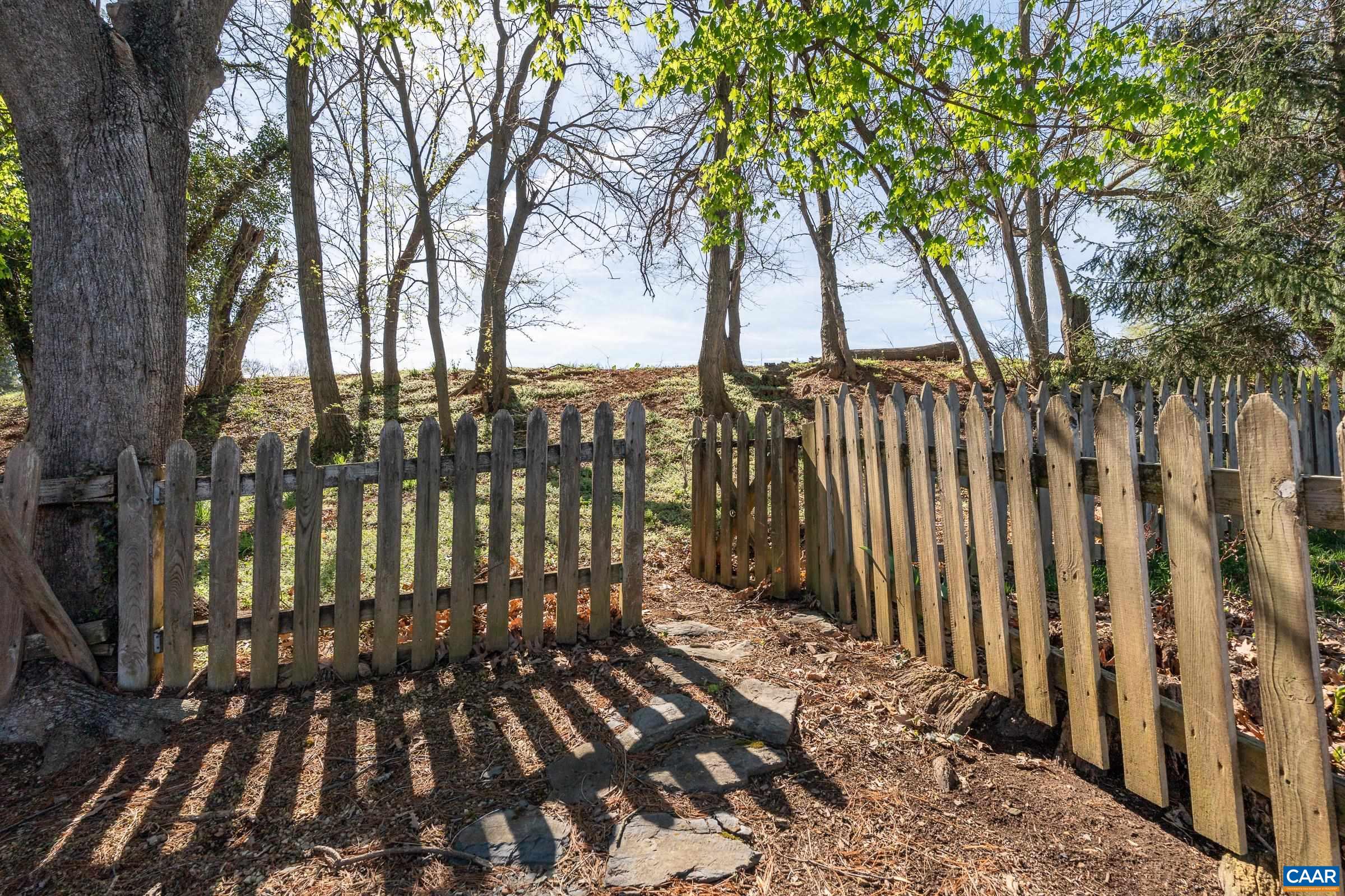 317 YORK AVE, STAUNTON, Virginia 24401, 3 Bedrooms Bedrooms, ,1 BathroomBathrooms,Residential,317 YORK AVE,675476 MLS # 675476 317 YORK AVE, STAUNTON, Virginia 24401, 3 Bedrooms Bedrooms, ,1 BathroomBathrooms,Residential,317 YORK AVE,675476 MLS # 675476