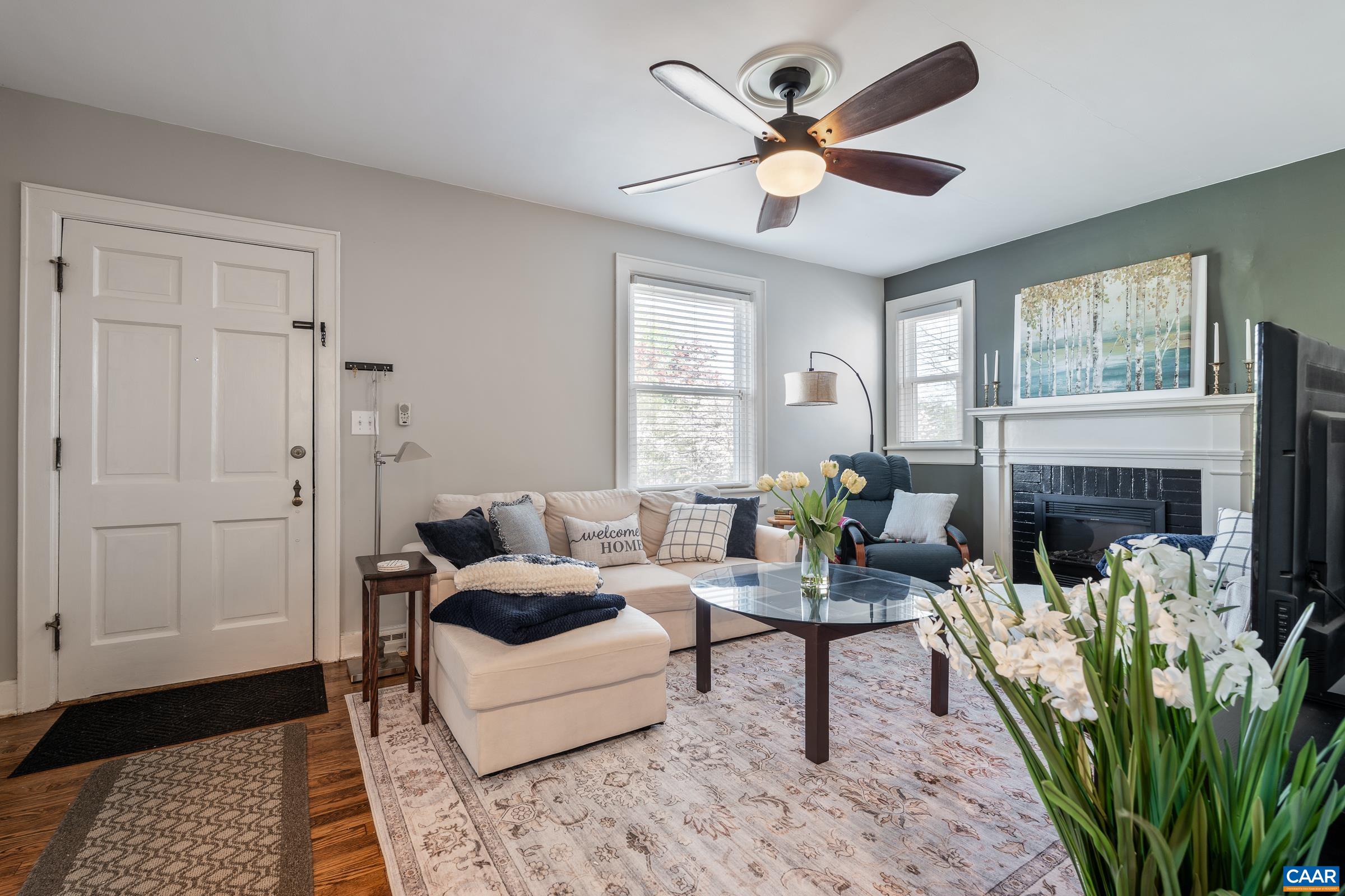 317 YORK AVE, STAUNTON, Virginia 24401, 3 Bedrooms Bedrooms, ,1 BathroomBathrooms,Residential,317 YORK AVE,675476 MLS # 675476 317 YORK AVE, STAUNTON, Virginia 24401, 3 Bedrooms Bedrooms, ,1 BathroomBathrooms,Residential,317 YORK AVE,675476 MLS # 675476