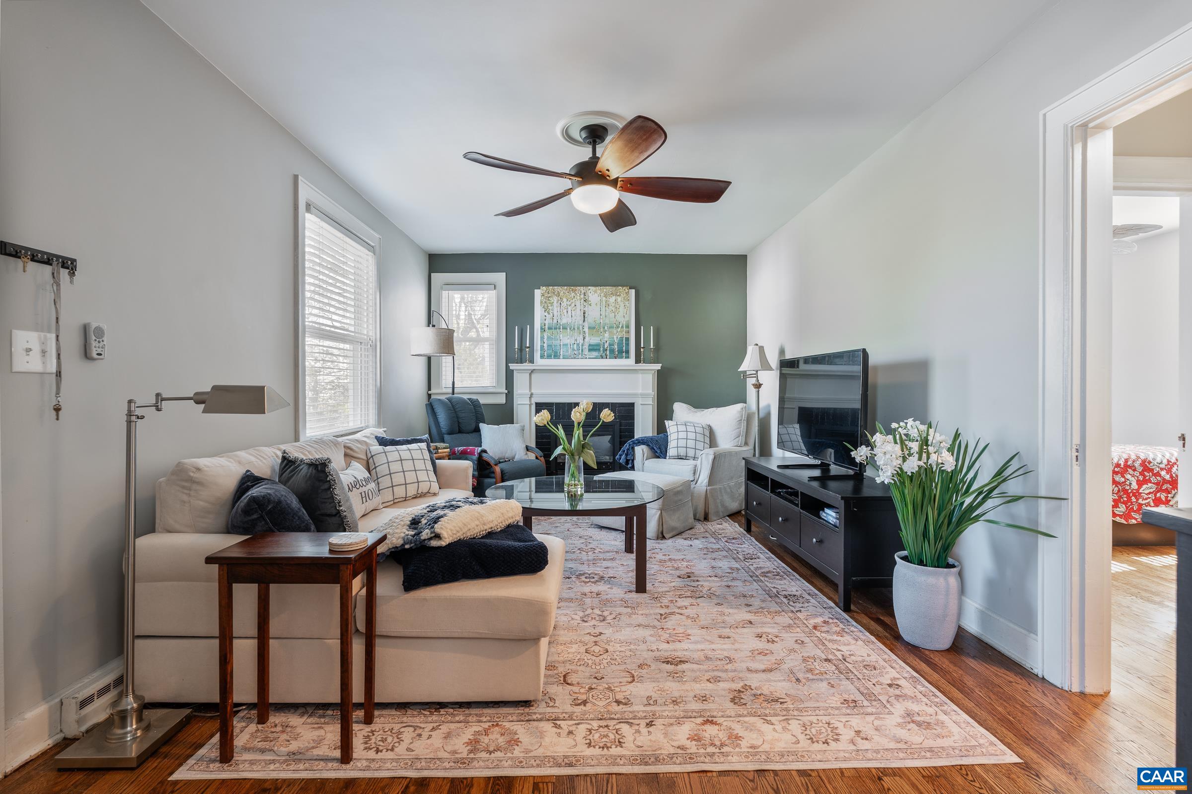 317 YORK AVE, STAUNTON, Virginia 24401, 3 Bedrooms Bedrooms, ,1 BathroomBathrooms,Residential,317 YORK AVE,675476 MLS # 675476 317 YORK AVE, STAUNTON, Virginia 24401, 3 Bedrooms Bedrooms, ,1 BathroomBathrooms,Residential,317 YORK AVE,675476 MLS # 675476