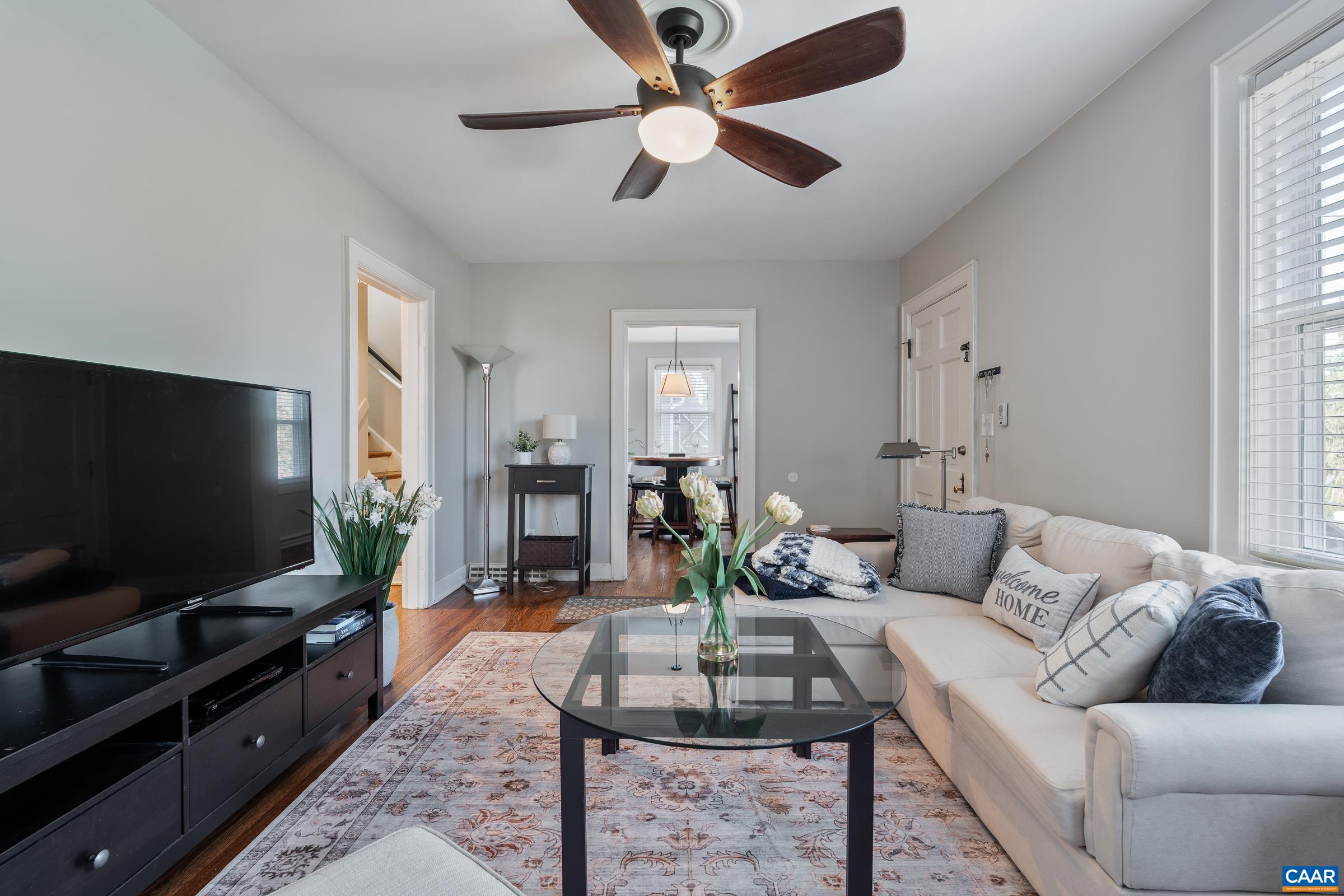 317 YORK AVE, STAUNTON, Virginia 24401, 3 Bedrooms Bedrooms, ,1 BathroomBathrooms,Residential,317 YORK AVE,675476 MLS # 675476 317 YORK AVE, STAUNTON, Virginia 24401, 3 Bedrooms Bedrooms, ,1 BathroomBathrooms,Residential,317 YORK AVE,675476 MLS # 675476