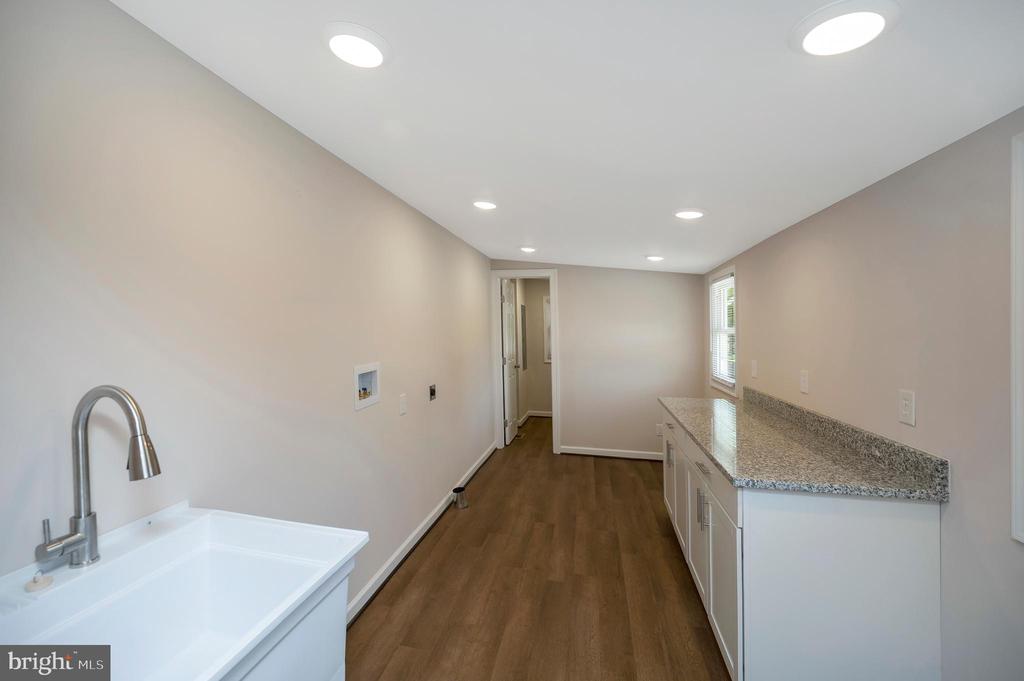 8145 SEAYS RD, SPOTSYLVANIA, Virginia 22551, 3 Bedrooms Bedrooms, ,2 BathroomsBathrooms,Residential,8145 SEAYS RD,VASP2040746 MLS # VASP2040746