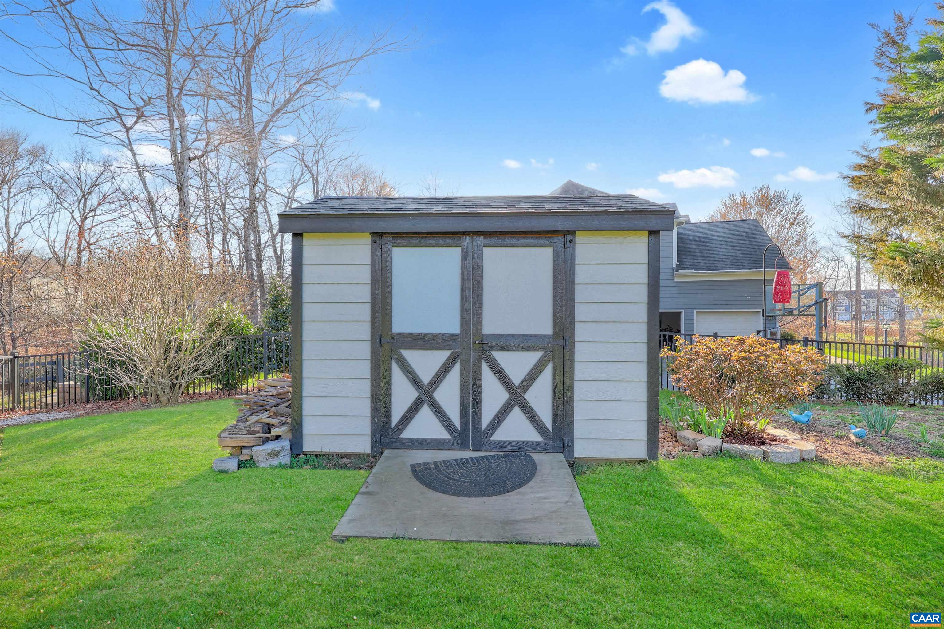 2579 MONTGOMERY RIDGE RD, CHARLOTTESVILLE, Virginia 22911, 4 Bedrooms Bedrooms, ,3 BathroomsBathrooms,Residential,2579 MONTGOMERY RIDGE RD,675045 MLS # 675045