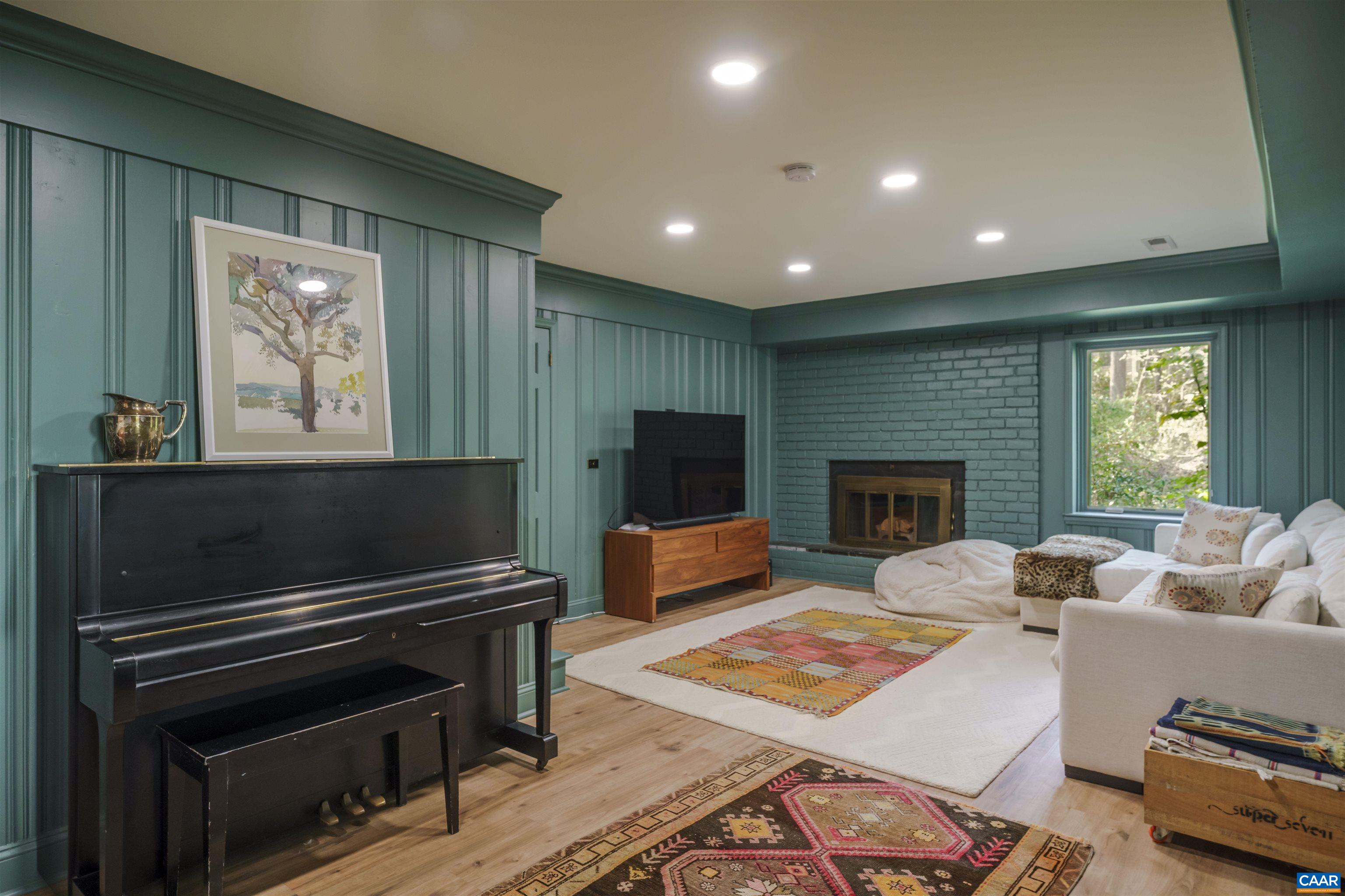 2220 CORNWALL RD, CHARLOTTESVILLE, Virginia 22901, 5 Bedrooms Bedrooms, ,3 BathroomsBathrooms,Residential,Renovated 5 BR, 3.5BA West Leigh home on an except,2220 CORNWALL RD,675412 MLS # 675412