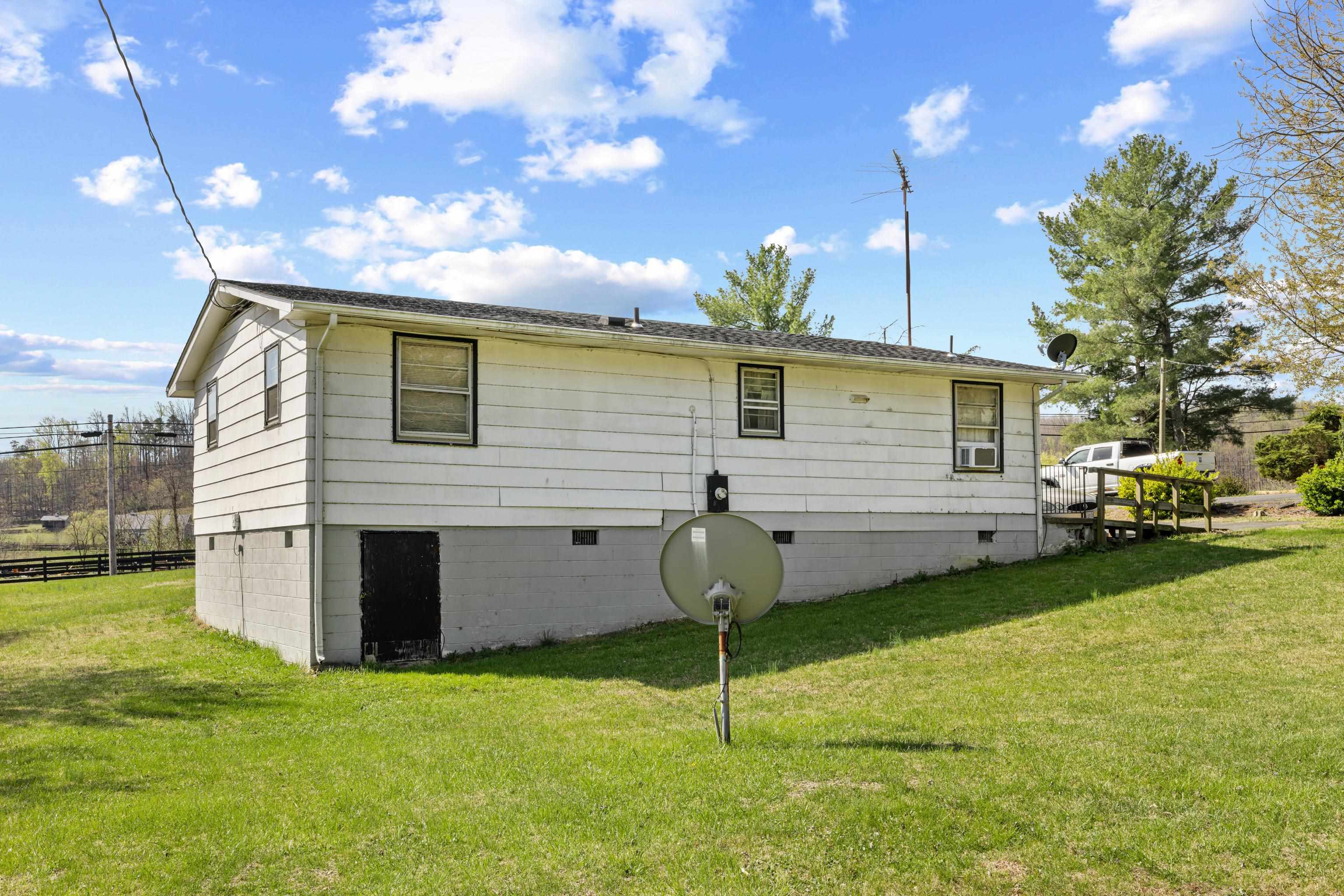 8688 BROOKSVILLE RD, GREENWOOD, Virginia 22943, 3 Bedrooms Bedrooms, ,1 BathroomBathrooms,Residential,8688 BROOKSVILLE RD,675492 MLS # 675492