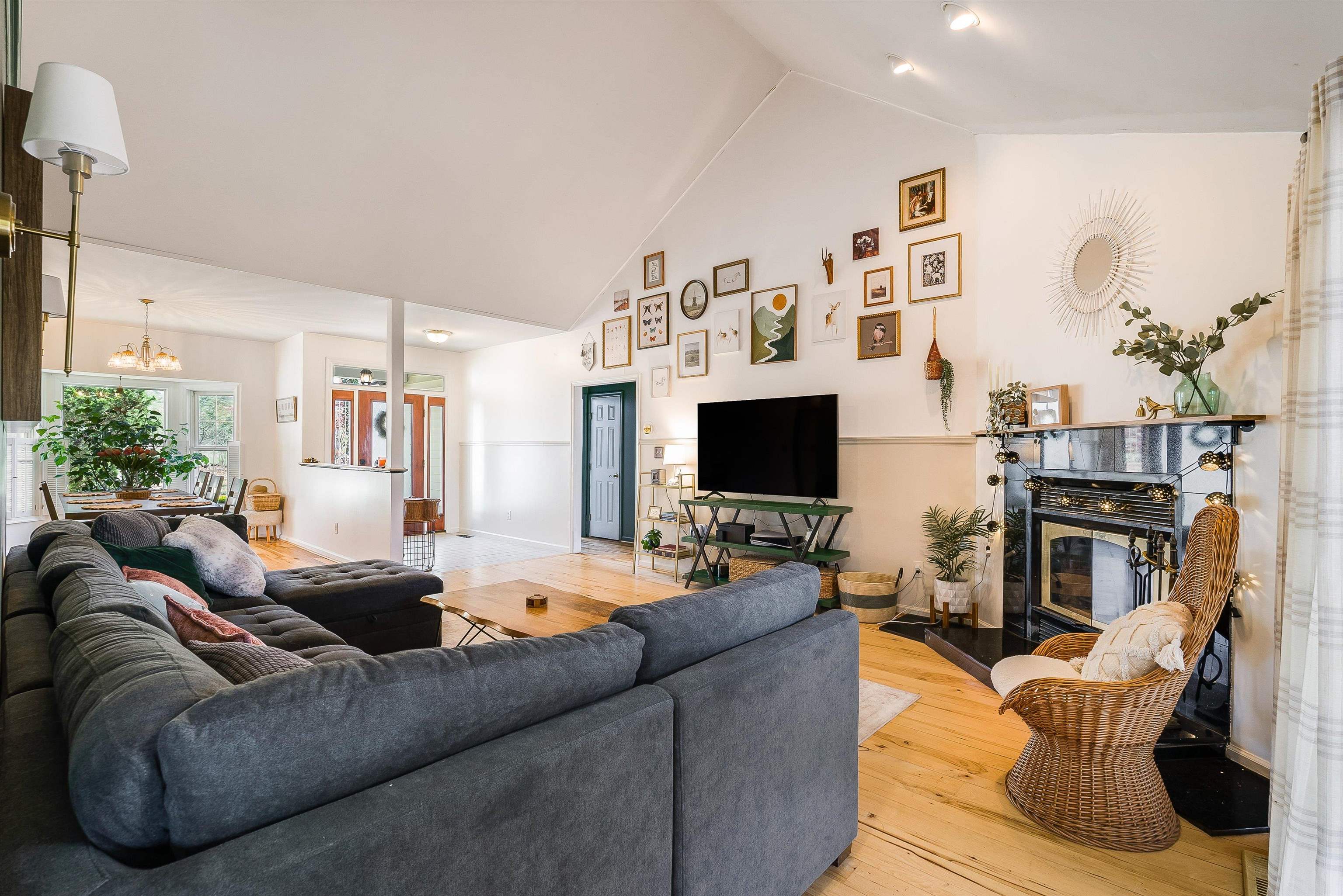 553 HIDDEN VALLEYS RD, PALMYRA, Virginia 22963, 3 Bedrooms Bedrooms, ,2 BathroomsBathrooms,Residential,Home Sweet Home!,553 HIDDEN VALLEYS RD,675493 MLS # 675493