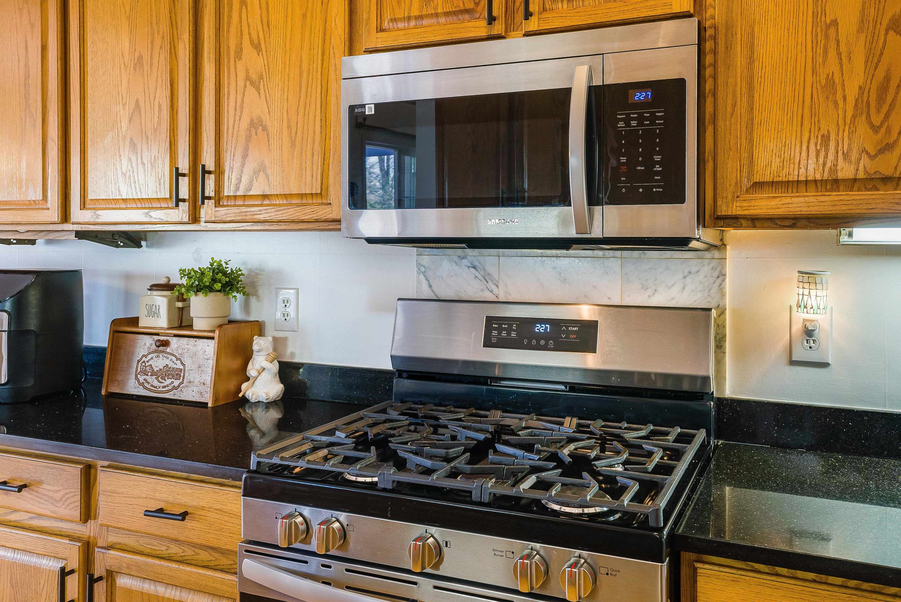 553 HIDDEN VALLEYS RD, PALMYRA, Virginia 22963, 3 Bedrooms Bedrooms, ,2 BathroomsBathrooms,Residential,Home Sweet Home!,553 HIDDEN VALLEYS RD,675493 MLS # 675493