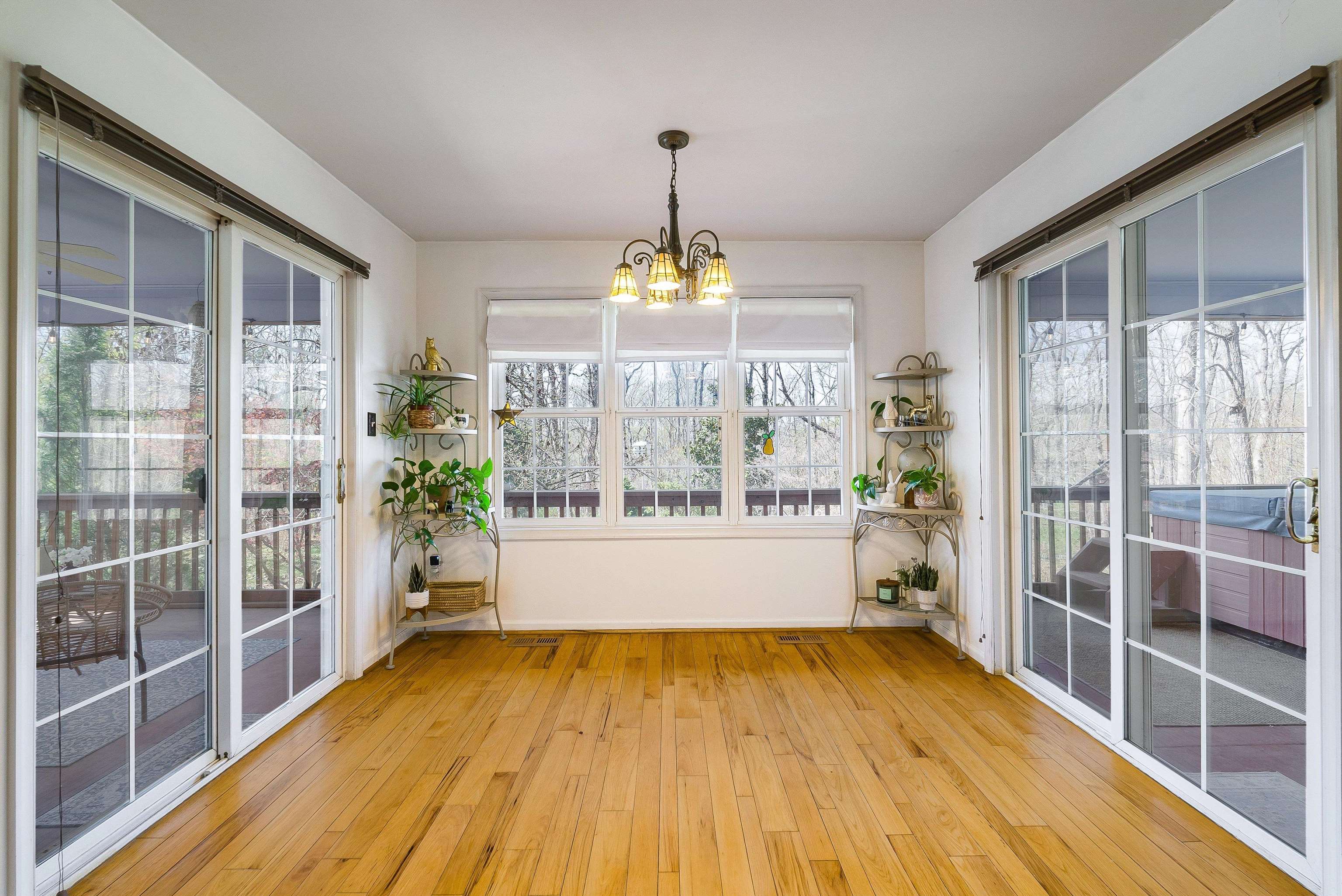 553 HIDDEN VALLEYS RD, PALMYRA, Virginia 22963, 3 Bedrooms Bedrooms, ,2 BathroomsBathrooms,Residential,Home Sweet Home!,553 HIDDEN VALLEYS RD,675493 MLS # 675493