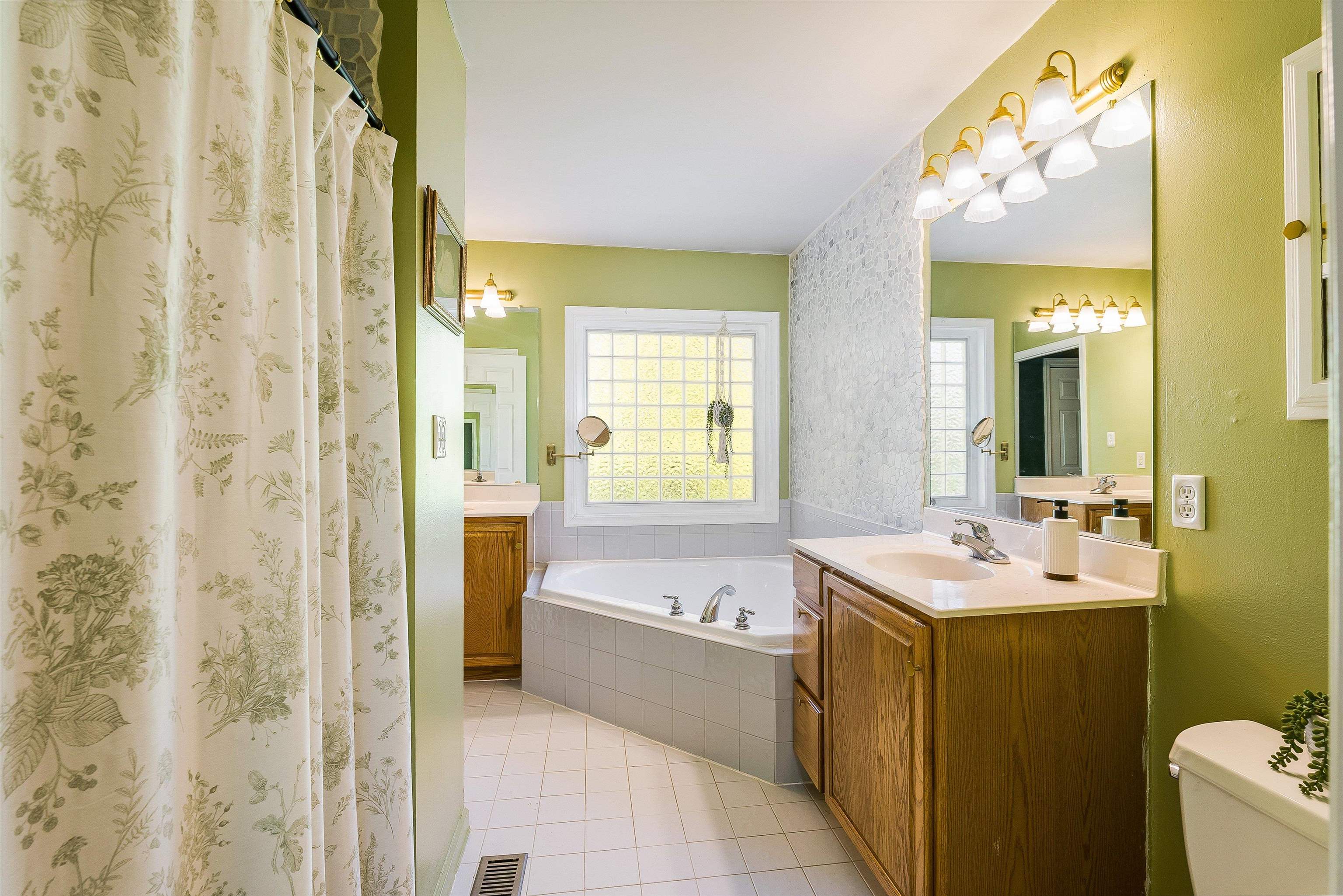 553 HIDDEN VALLEYS RD, PALMYRA, Virginia 22963, 3 Bedrooms Bedrooms, ,2 BathroomsBathrooms,Residential,Home Sweet Home!,553 HIDDEN VALLEYS RD,675493 MLS # 675493