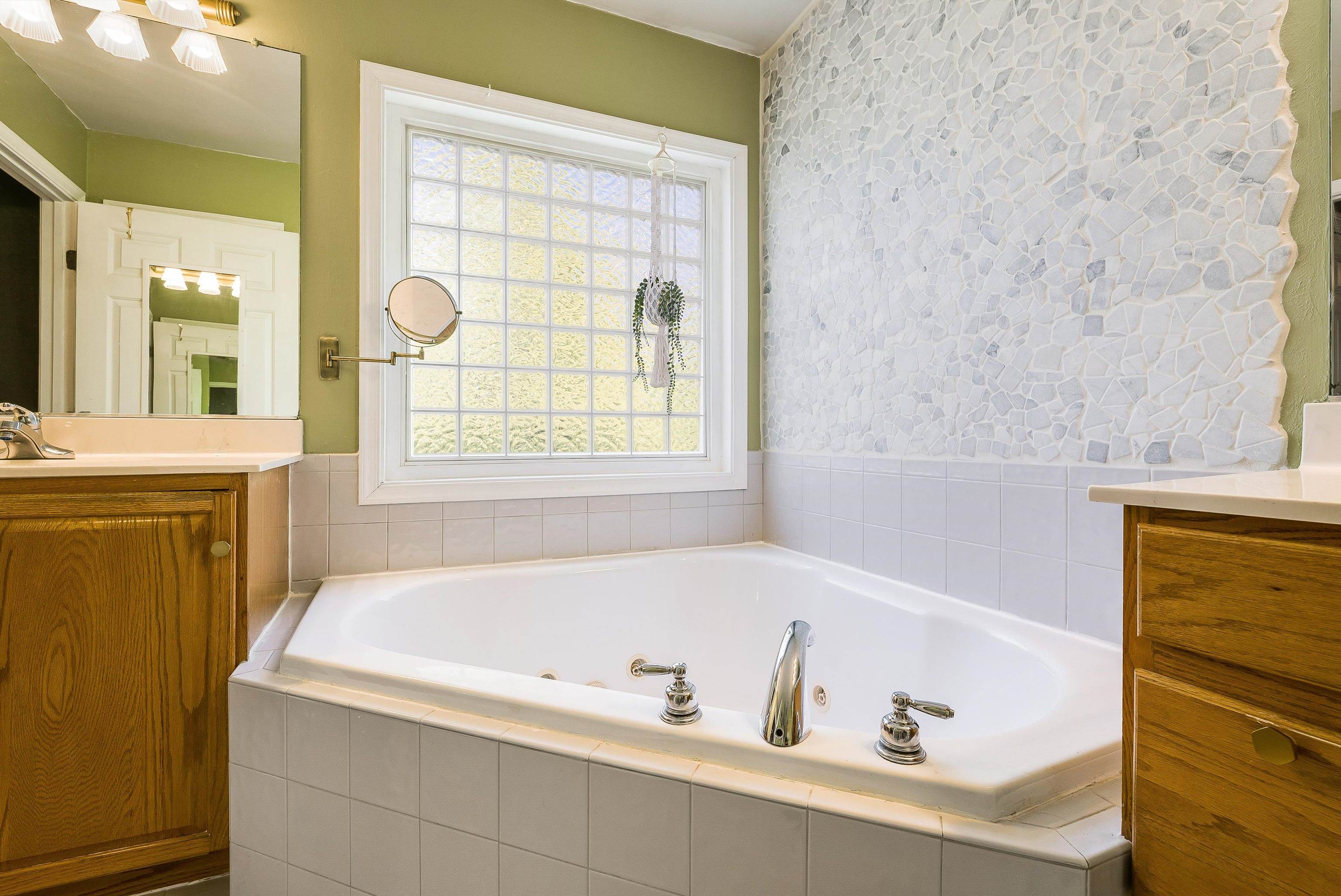 553 HIDDEN VALLEYS RD, PALMYRA, Virginia 22963, 3 Bedrooms Bedrooms, ,2 BathroomsBathrooms,Residential,Home Sweet Home!,553 HIDDEN VALLEYS RD,675493 MLS # 675493