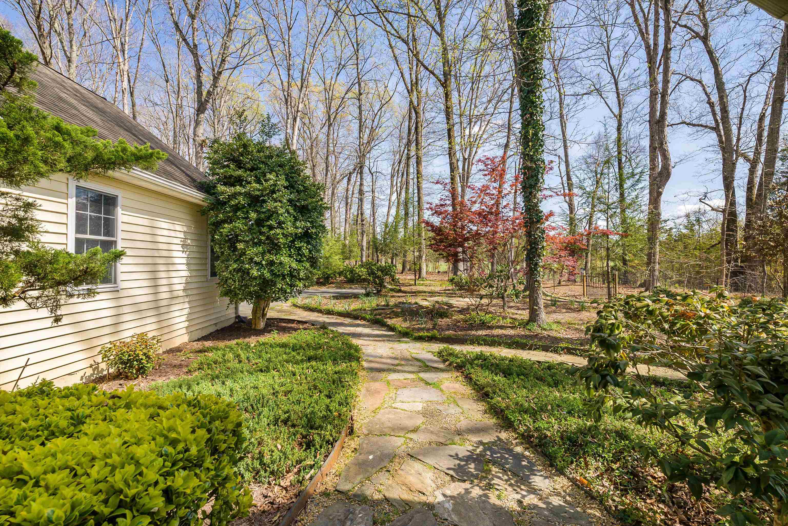 553 HIDDEN VALLEYS RD, PALMYRA, Virginia 22963, 3 Bedrooms Bedrooms, ,2 BathroomsBathrooms,Residential,Home Sweet Home!,553 HIDDEN VALLEYS RD,675493 MLS # 675493