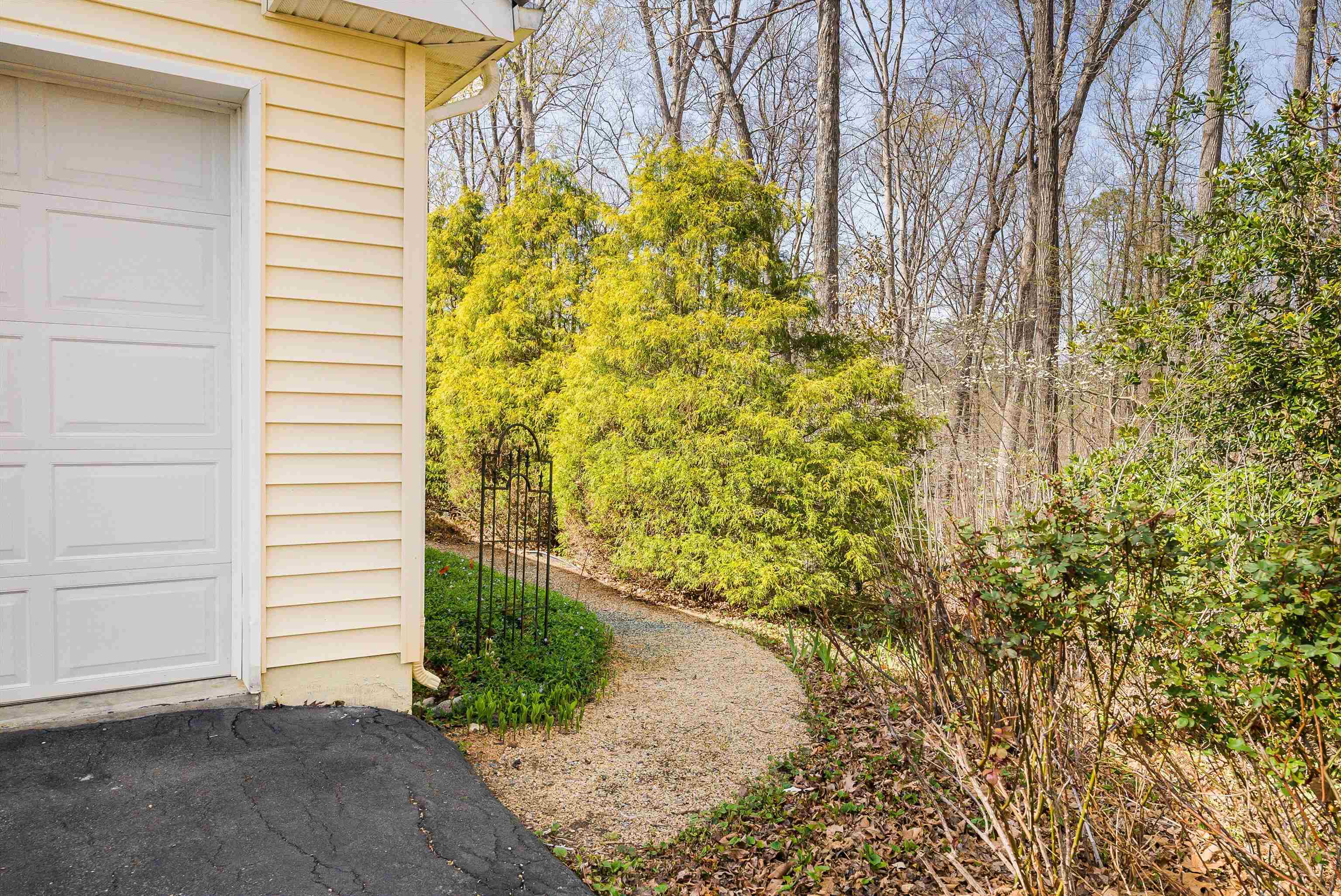 553 HIDDEN VALLEYS RD, PALMYRA, Virginia 22963, 3 Bedrooms Bedrooms, ,2 BathroomsBathrooms,Residential,Home Sweet Home!,553 HIDDEN VALLEYS RD,675493 MLS # 675493