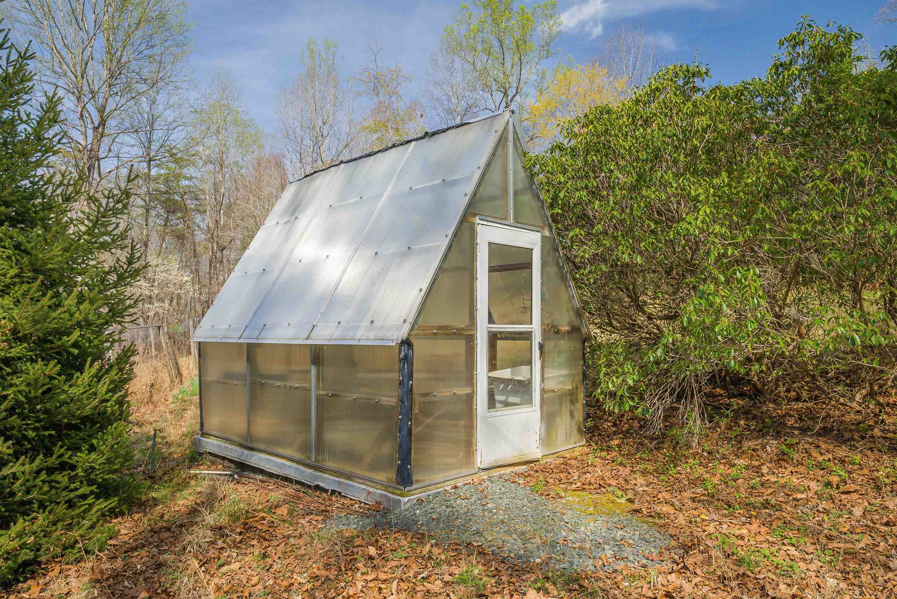 553 HIDDEN VALLEYS RD, PALMYRA, Virginia 22963, 3 Bedrooms Bedrooms, ,2 BathroomsBathrooms,Residential,Home Sweet Home!,553 HIDDEN VALLEYS RD,675493 MLS # 675493