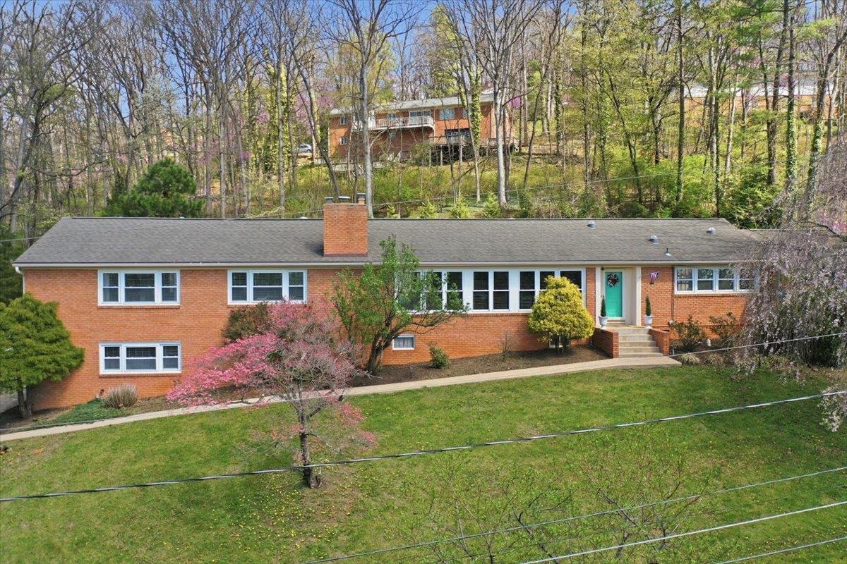 1229 WOODCREST CIR, HARRISONBURG, Virginia 22801, 4 Bedrooms Bedrooms, ,3 BathroomsBathrooms,Residential,1229 WOODCREST CIR,675496 MLS # 675496