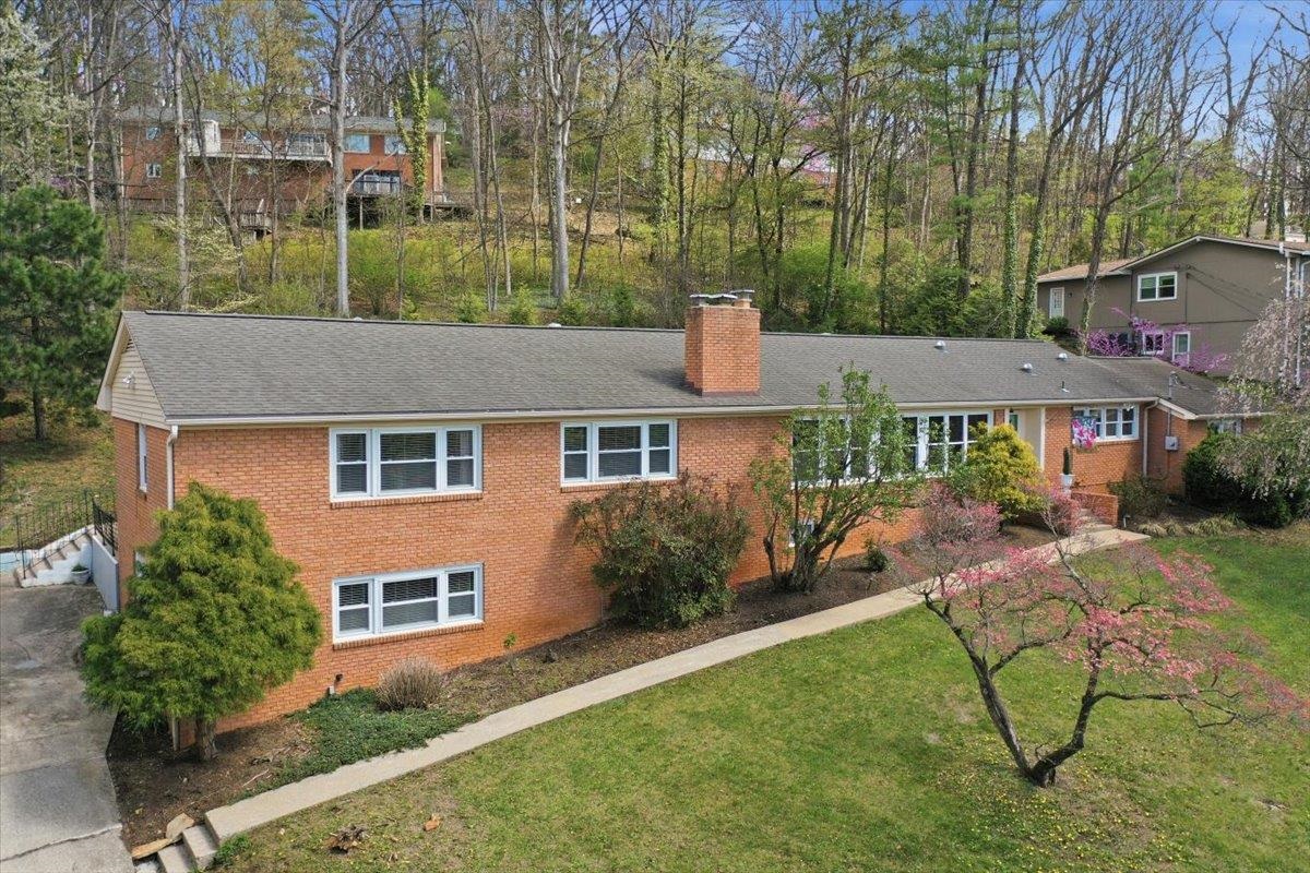 1229 WOODCREST CIR, HARRISONBURG, Virginia 22801, 4 Bedrooms Bedrooms, ,3 BathroomsBathrooms,Residential,1229 WOODCREST CIR,675496 MLS # 675496