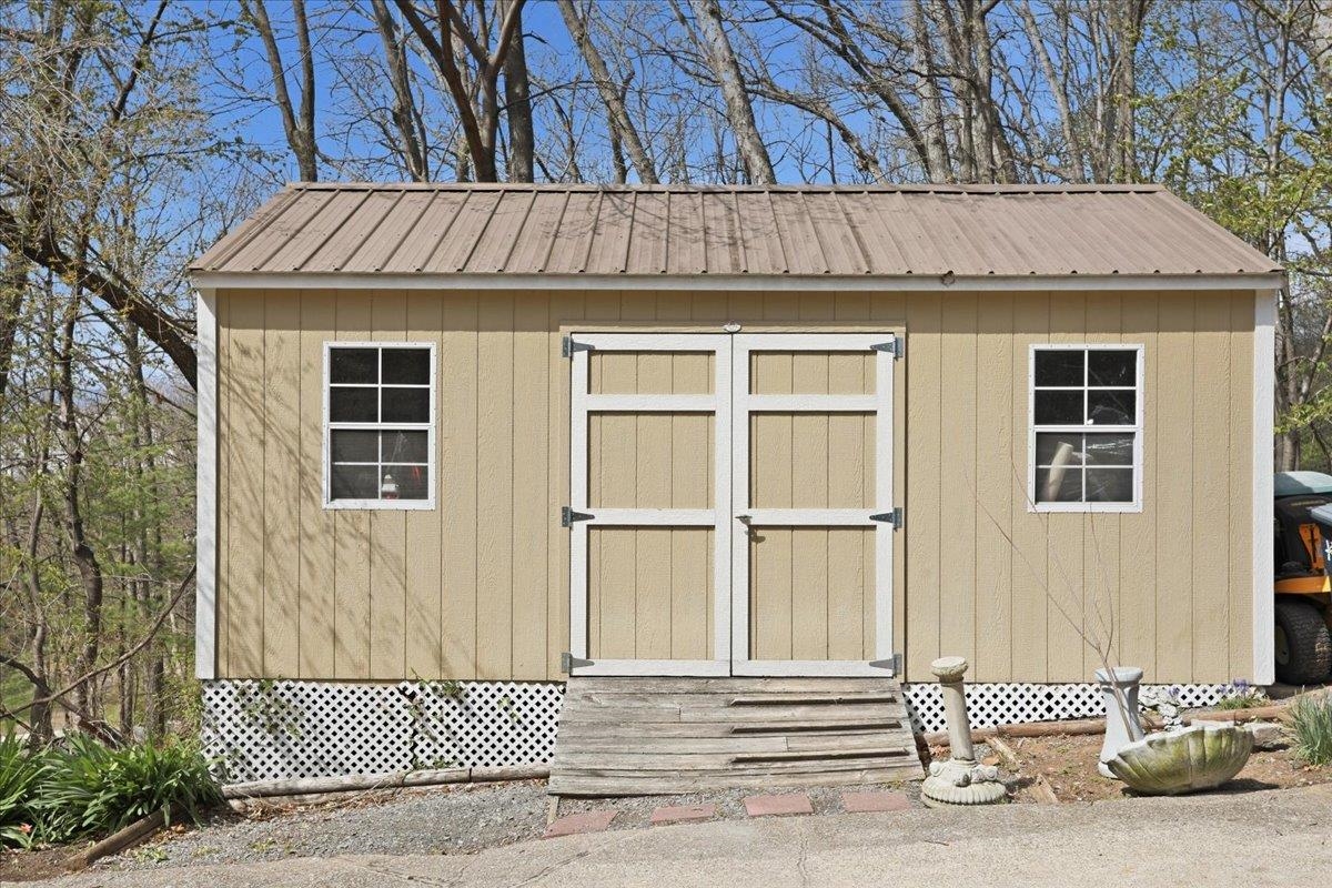 1229 WOODCREST CIR, HARRISONBURG, Virginia 22801, 4 Bedrooms Bedrooms, ,3 BathroomsBathrooms,Residential,1229 WOODCREST CIR,675496 MLS # 675496