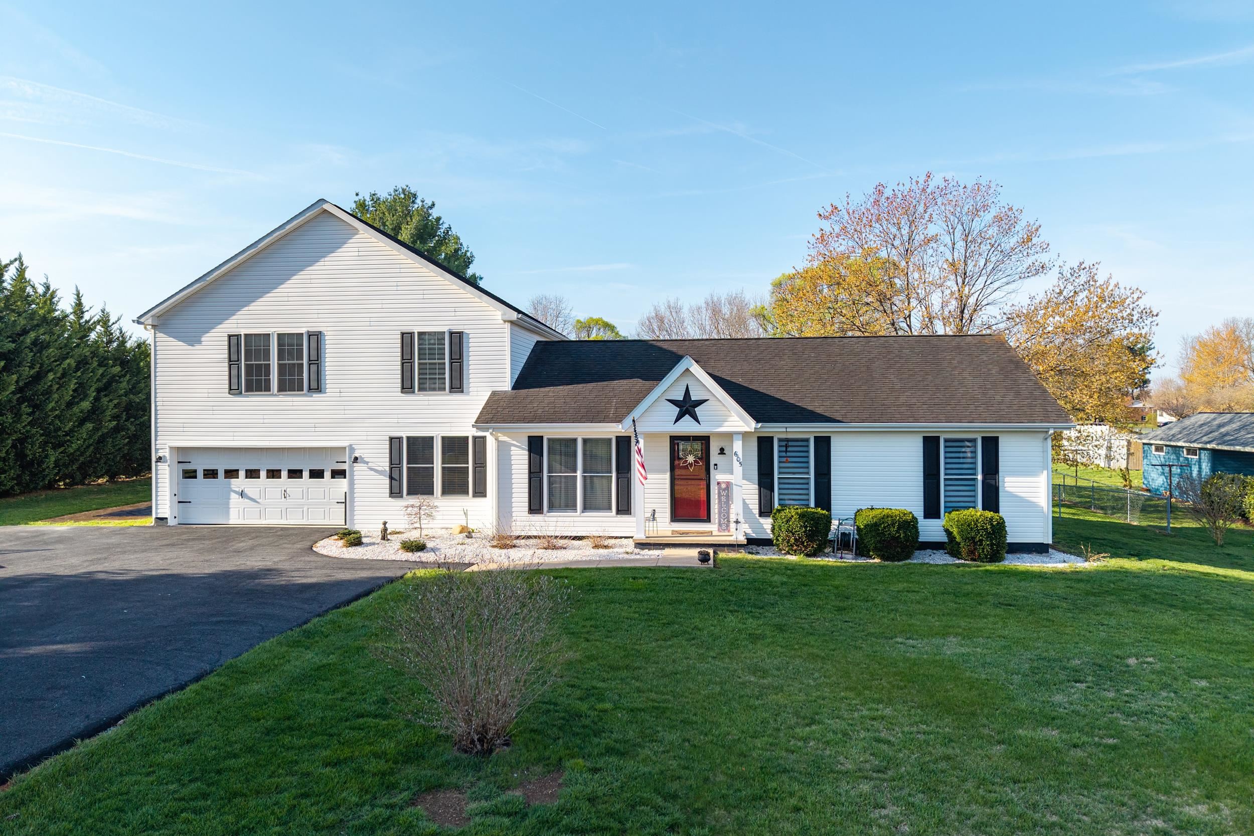 605 16TH ST, GROTTOES, Virginia 24441, 4 Bedrooms Bedrooms, ,3 BathroomsBathrooms,Residential,605 16th Street, Grottoes, VA 24441,605 16TH ST,675501 MLS # 675501