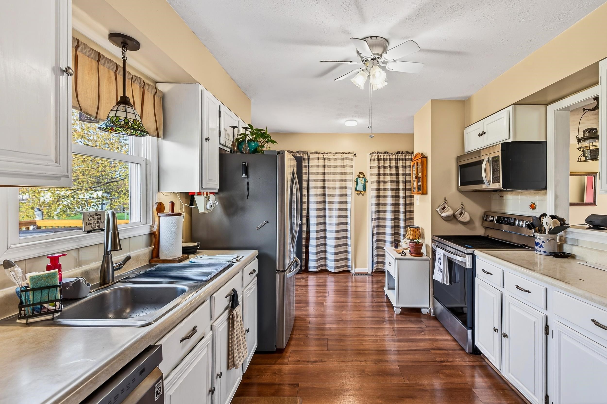 605 16TH ST, GROTTOES, Virginia 24441, 4 Bedrooms Bedrooms, ,3 BathroomsBathrooms,Residential,605 16th Street, Grottoes, VA 24441,605 16TH ST,675501 MLS # 675501